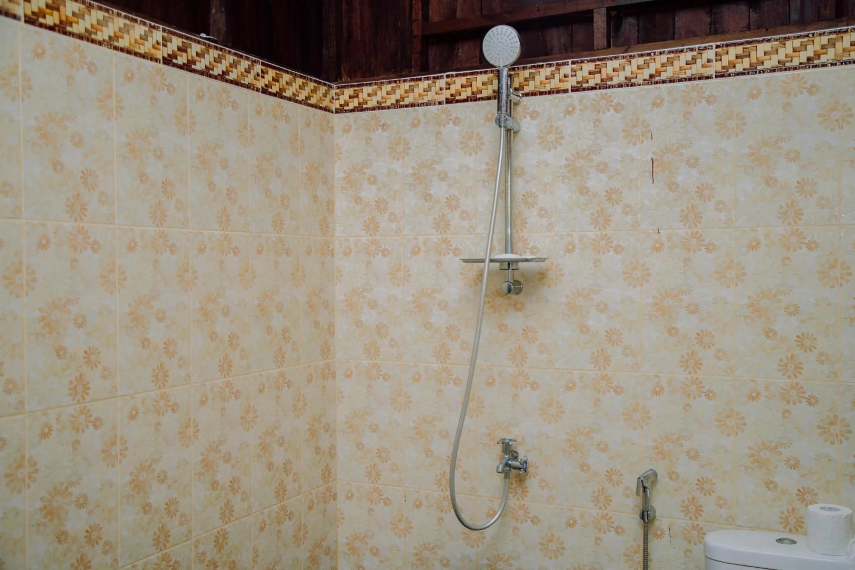 Bathroom in RedDoorz at Villa Bukit Senyum Lombok
