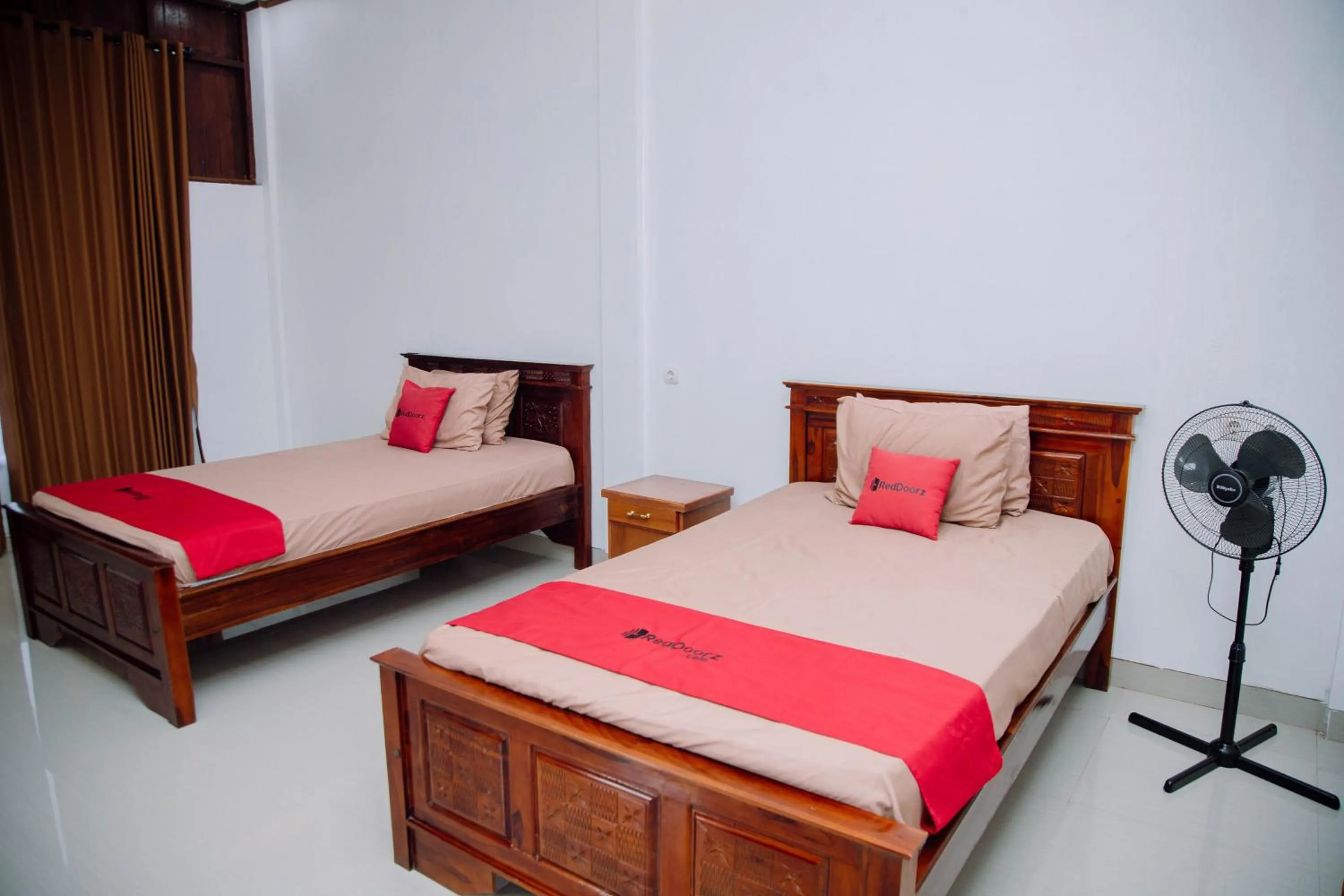 Bedroom, Bed in RedDoorz at Villa Bukit Senyum Lombok