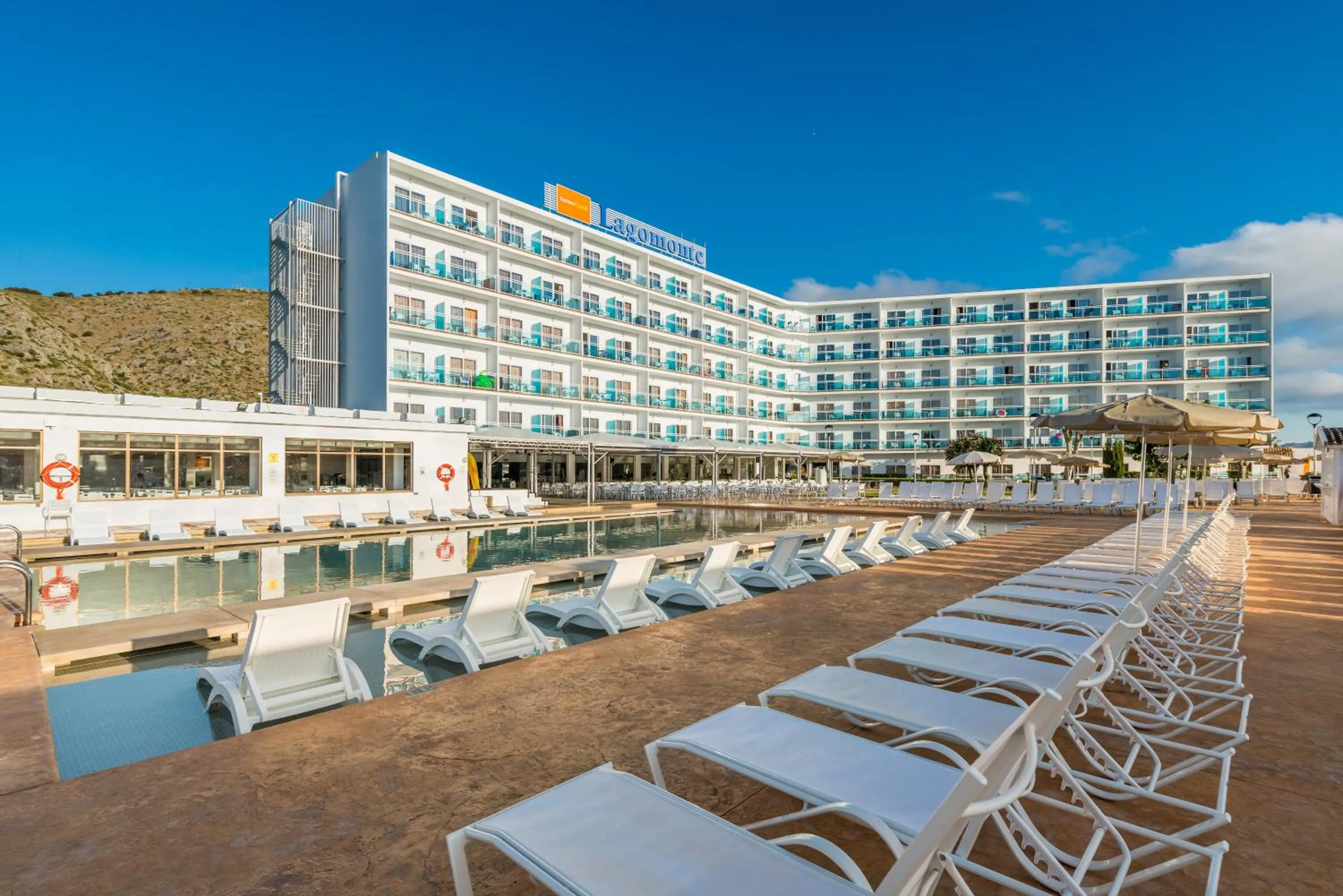 Facade/entrance in Bellevue Lagomonte