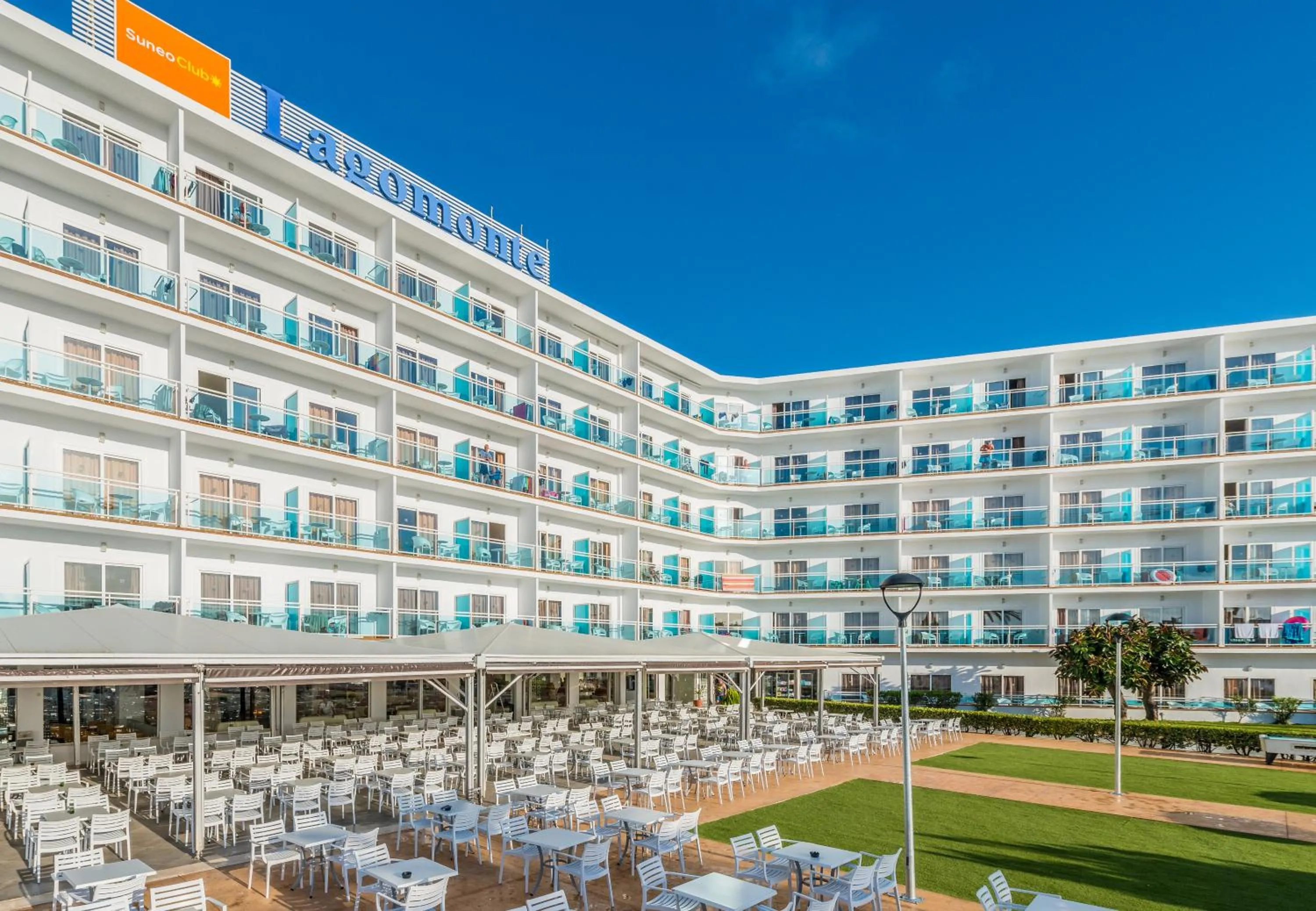 Facade/entrance in Bellevue Lagomonte