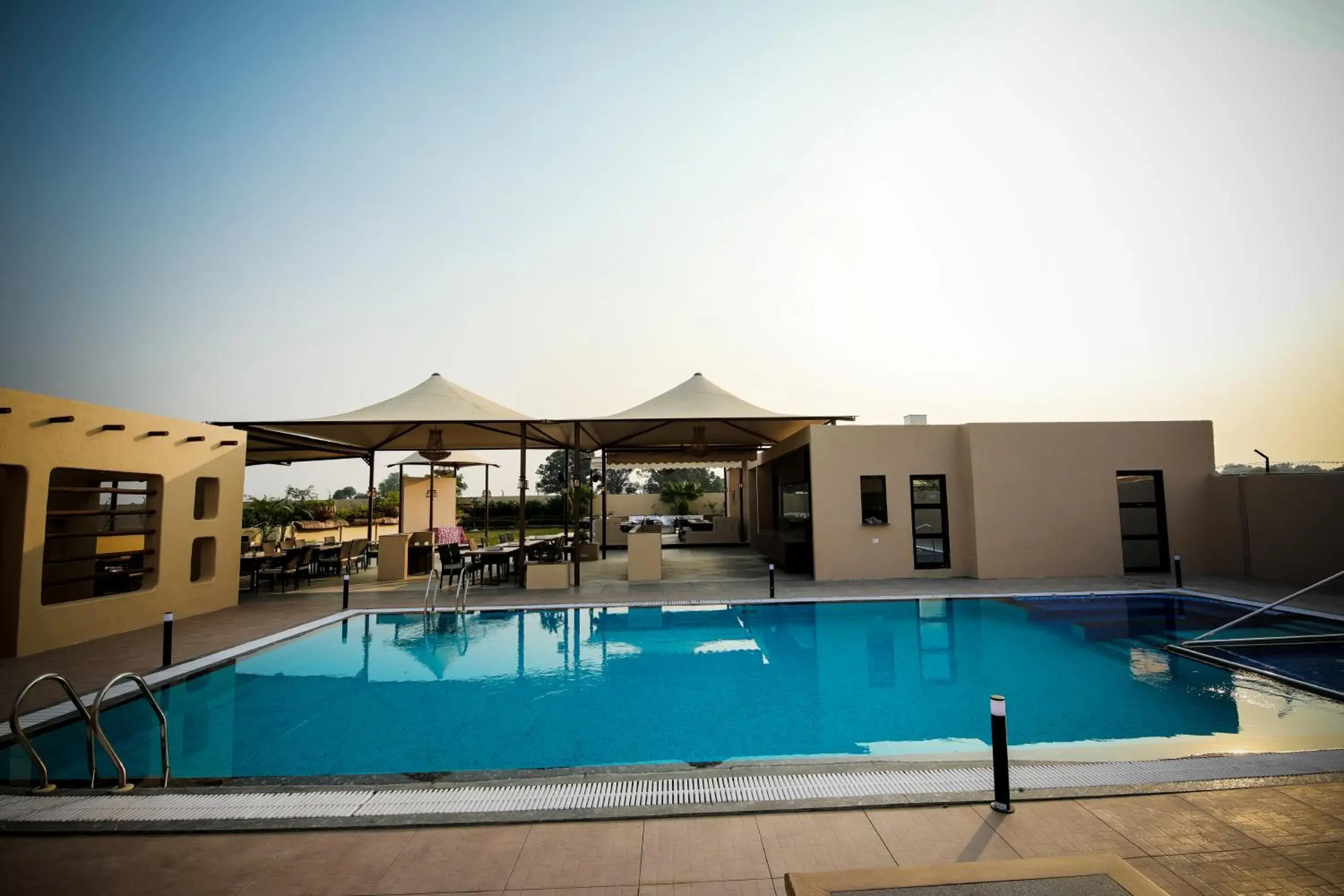 Swimming pool in Enrise by Sayaji Rewa Swimming pool in Enrise by Sayaji Rewa