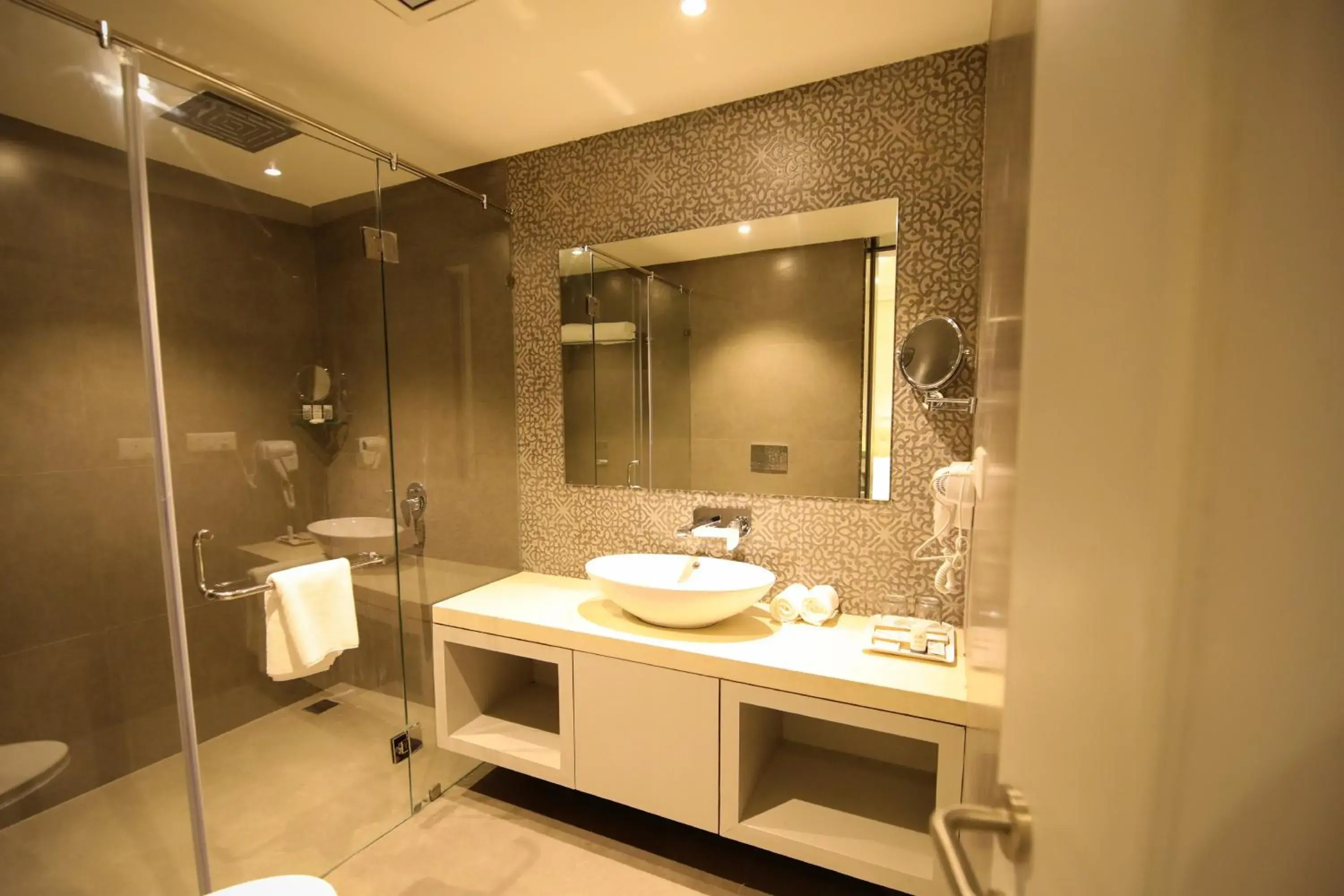 Shower in Enrise by Sayaji Rewa Shower in Enrise by Sayaji Rewa