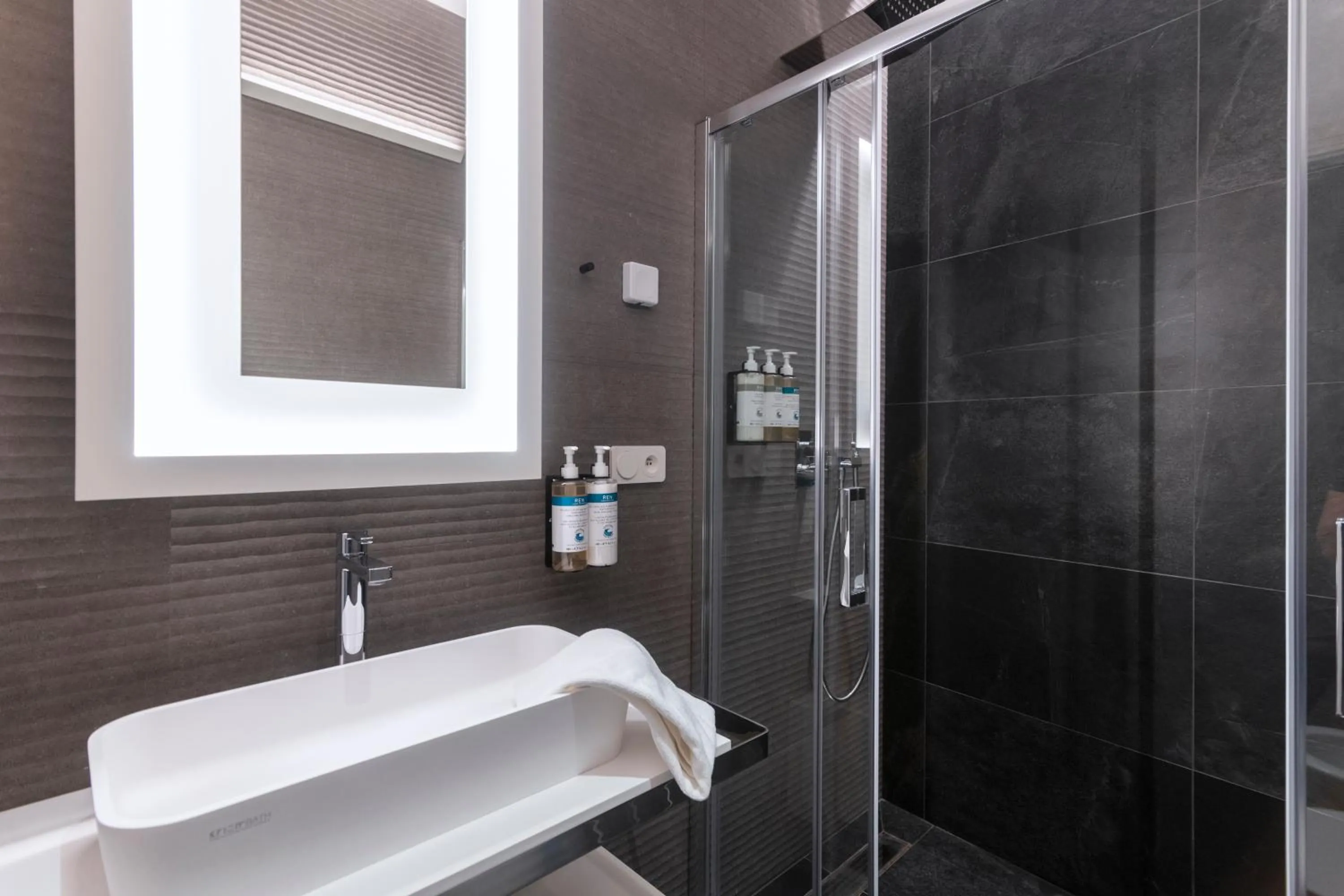 Shower in Numa Prague Poise