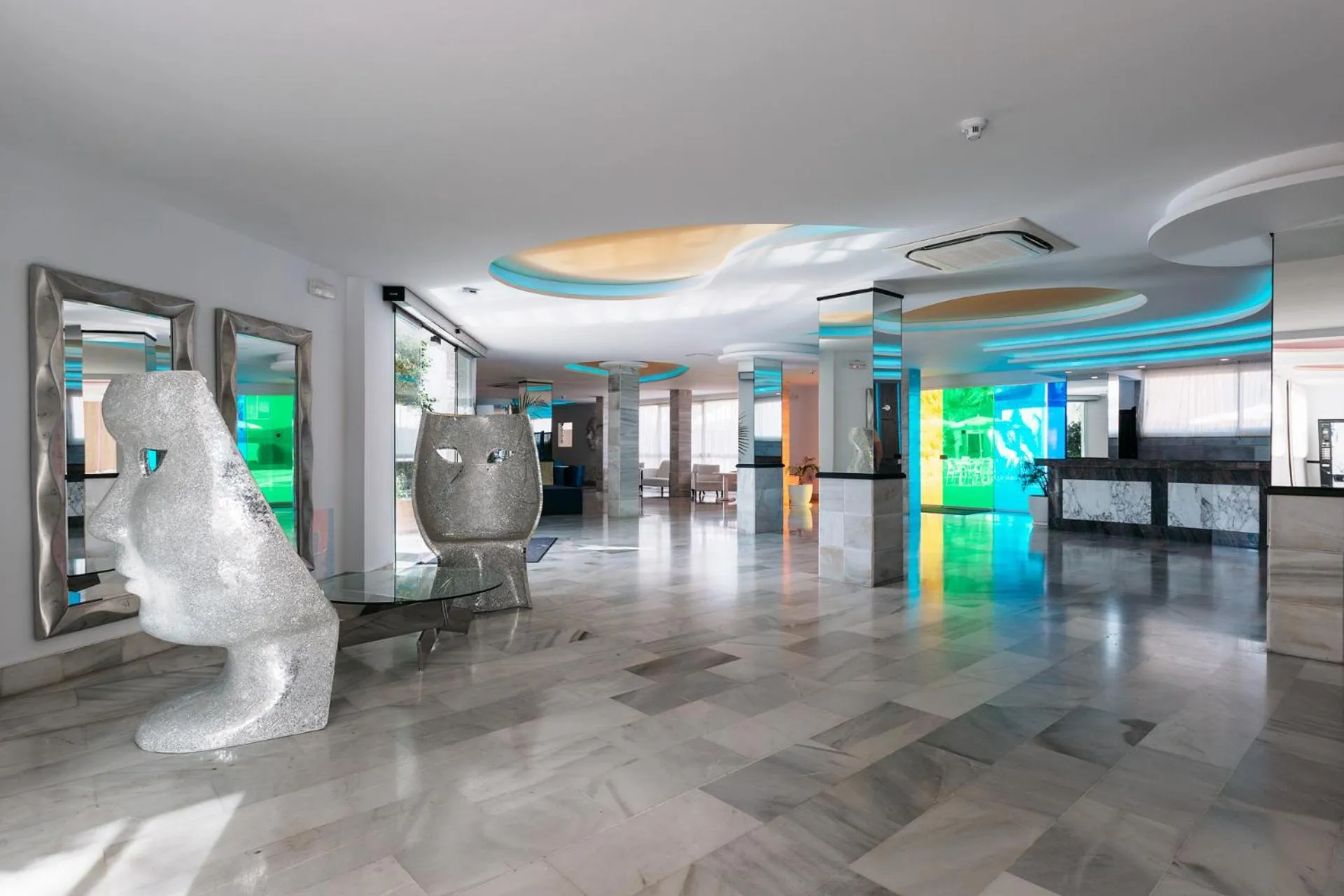 Lobby or reception in Bellevue Vistanova