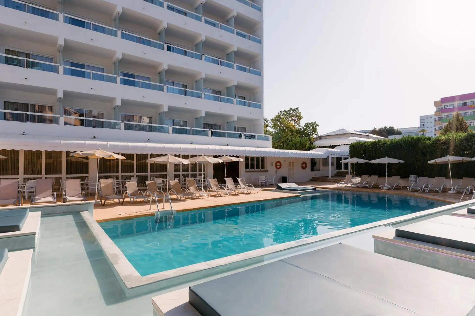 Property building in Bellevue Vistanova