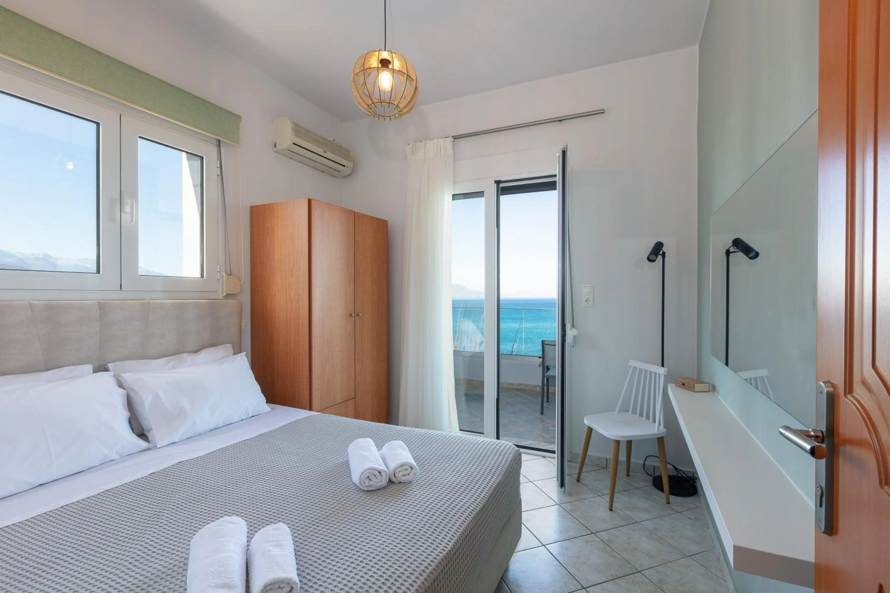 Photo of the whole room, Bed in Pietra Di Mare