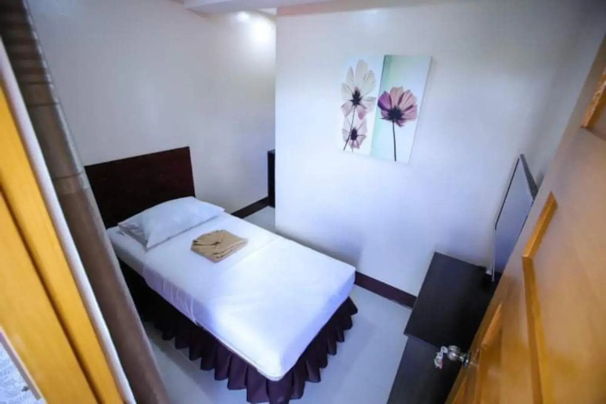 Bed in Marco s Tourist Inn by RedDoorz Bed in Marco s Tourist Inn by RedDoorz