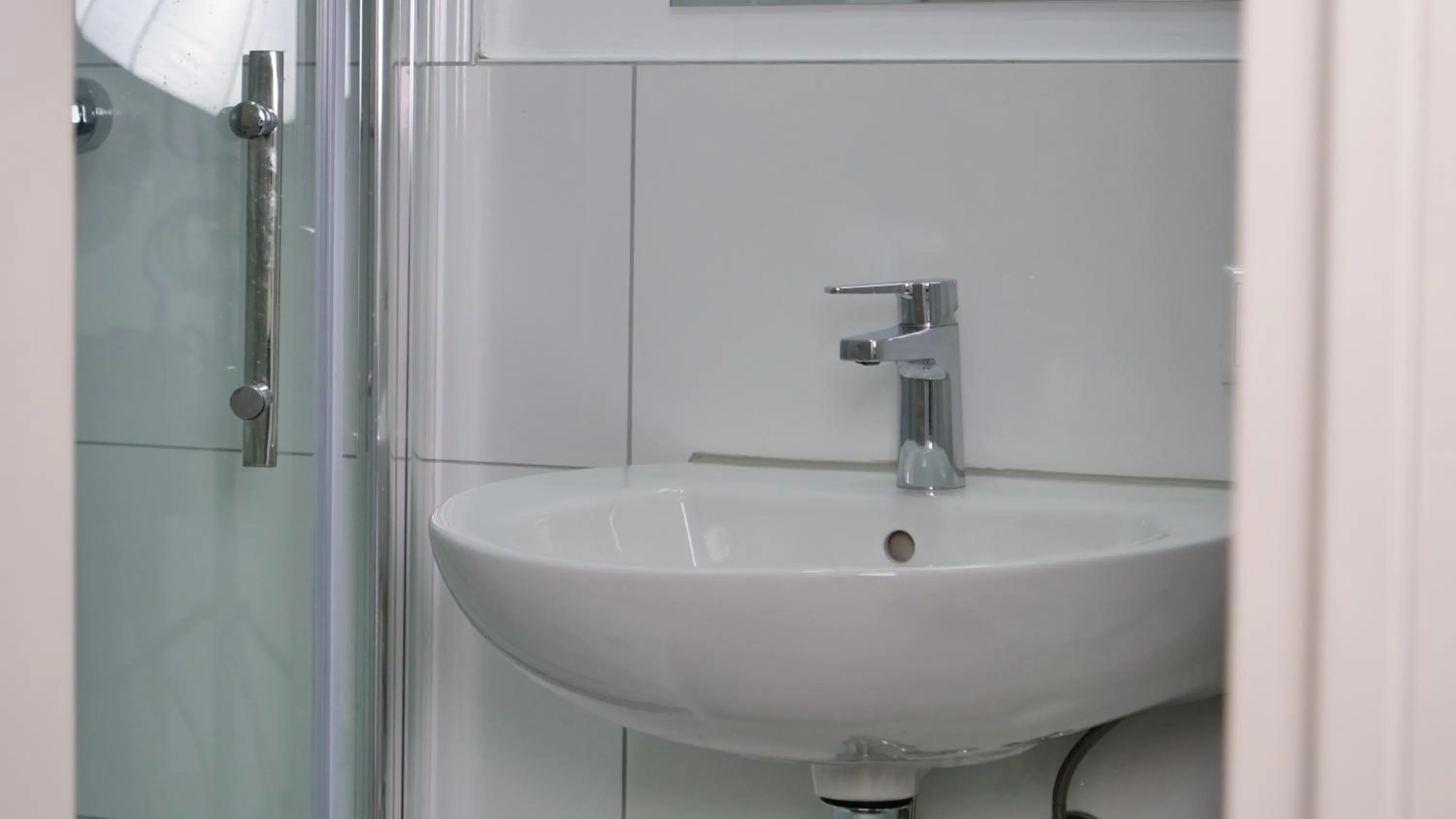 Shower in Evsenn Hotel