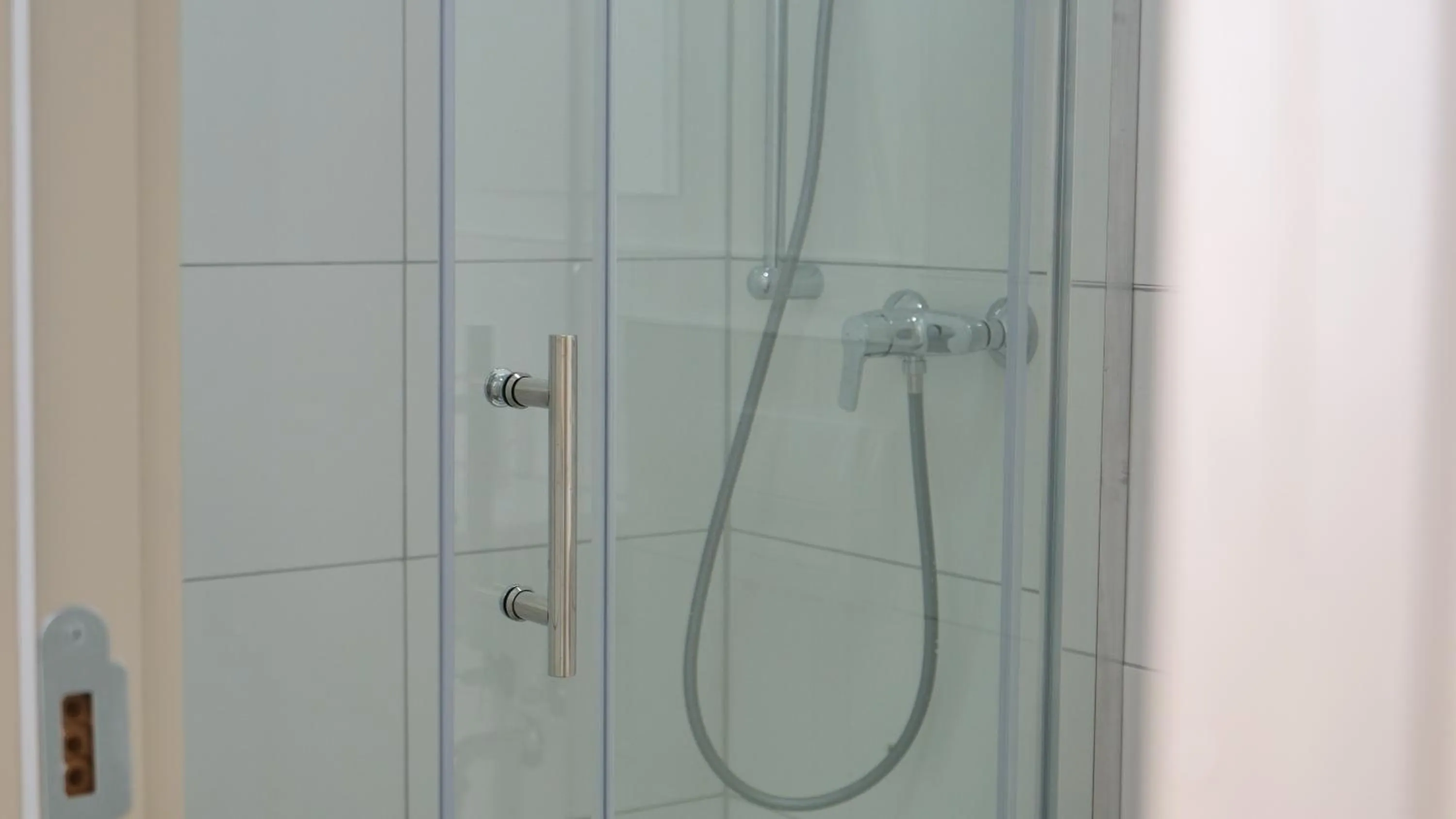 Shower in Evsenn Hotel