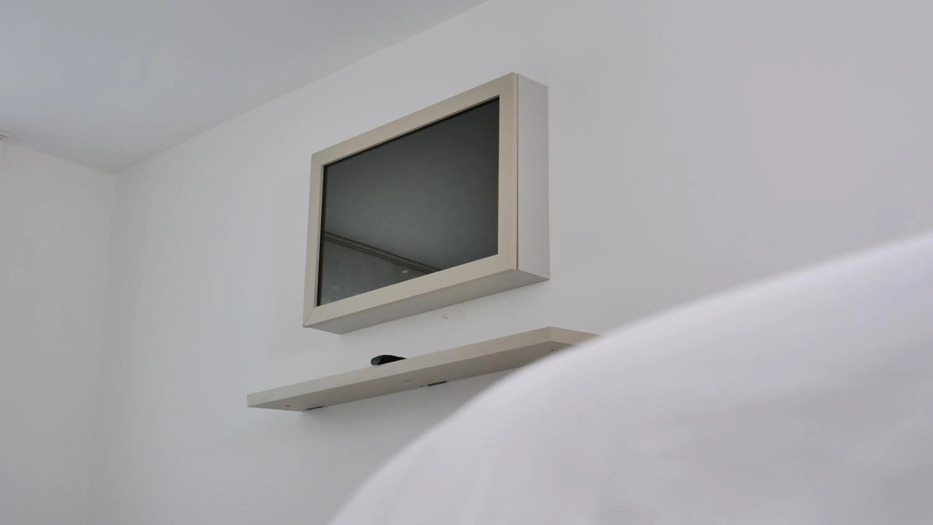 TV and multimedia in Evsenn Hotel