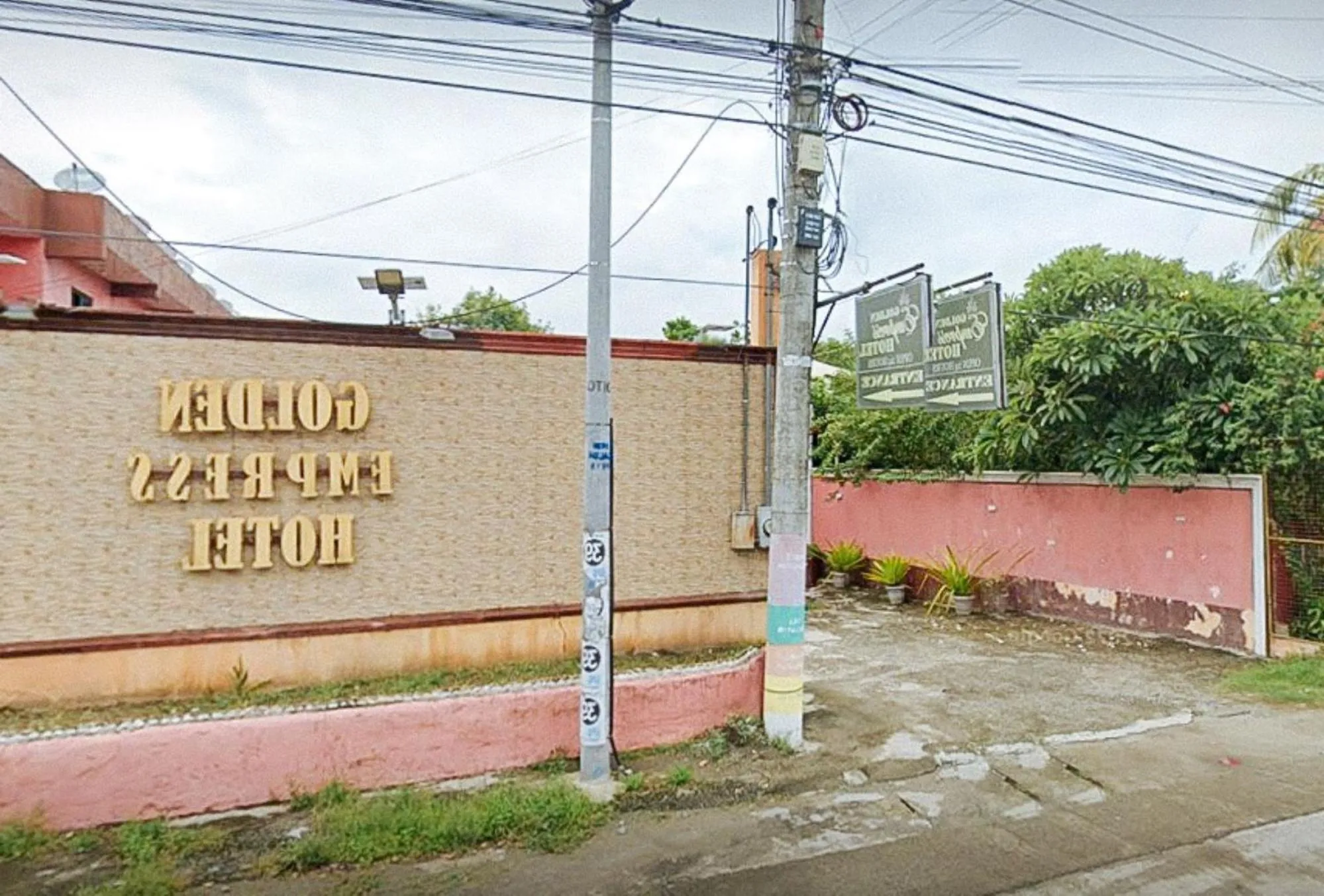 Property building in Golden Empress Hotel Urdaneta Pangasinan by RedDoorz