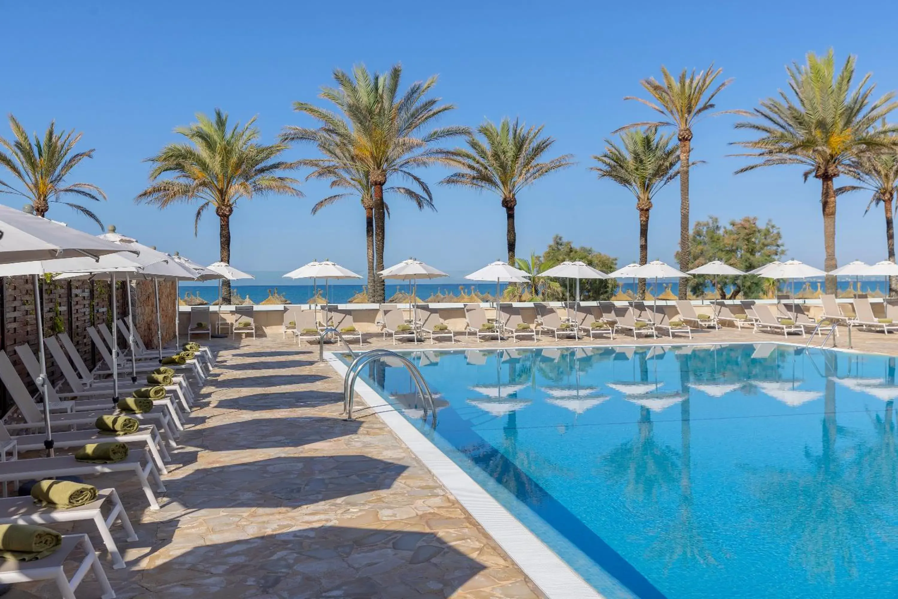 Swimming pool in HM Gran Fiesta Swimming pool in HM Gran Fiesta