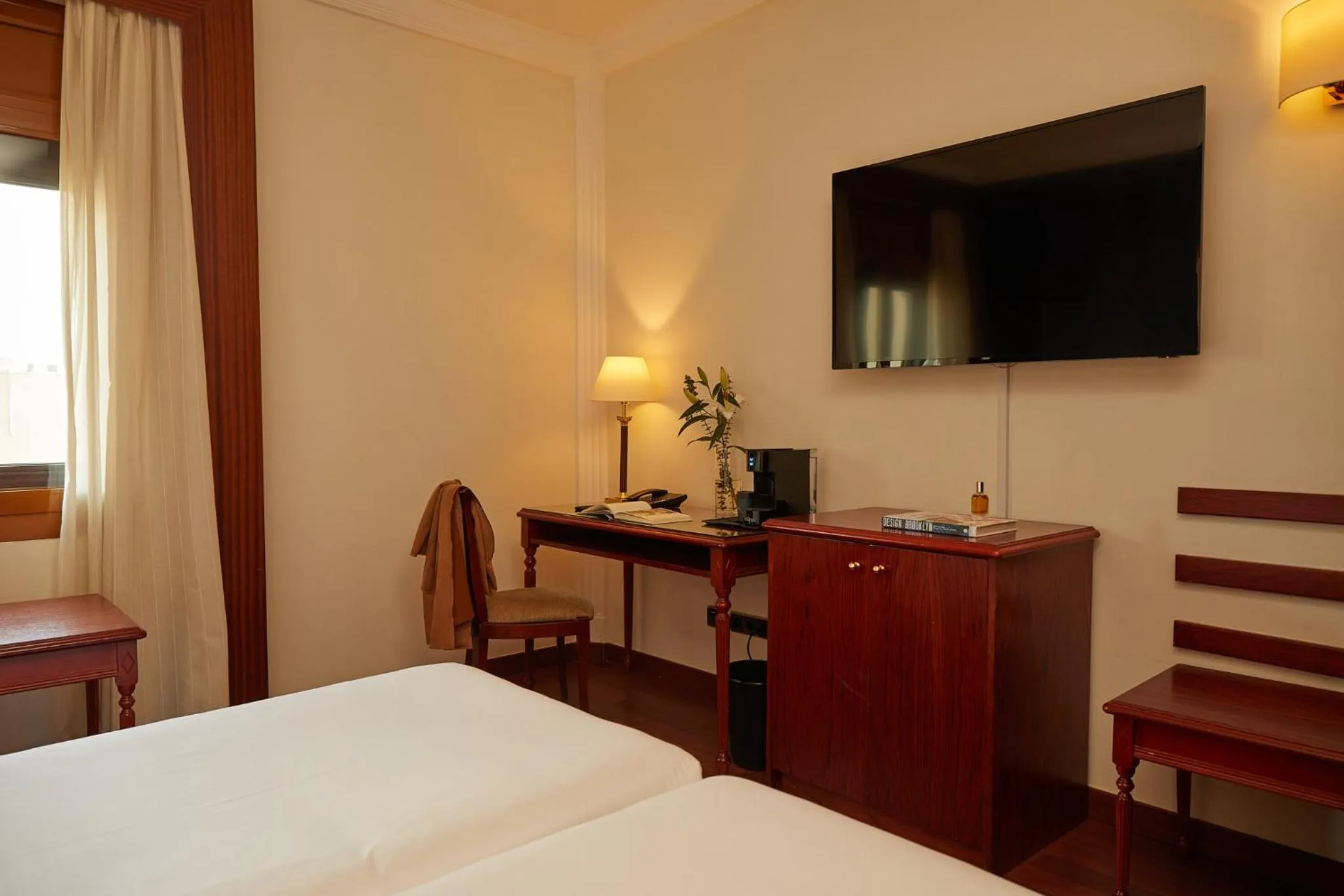 Bed in El Avenida Palace