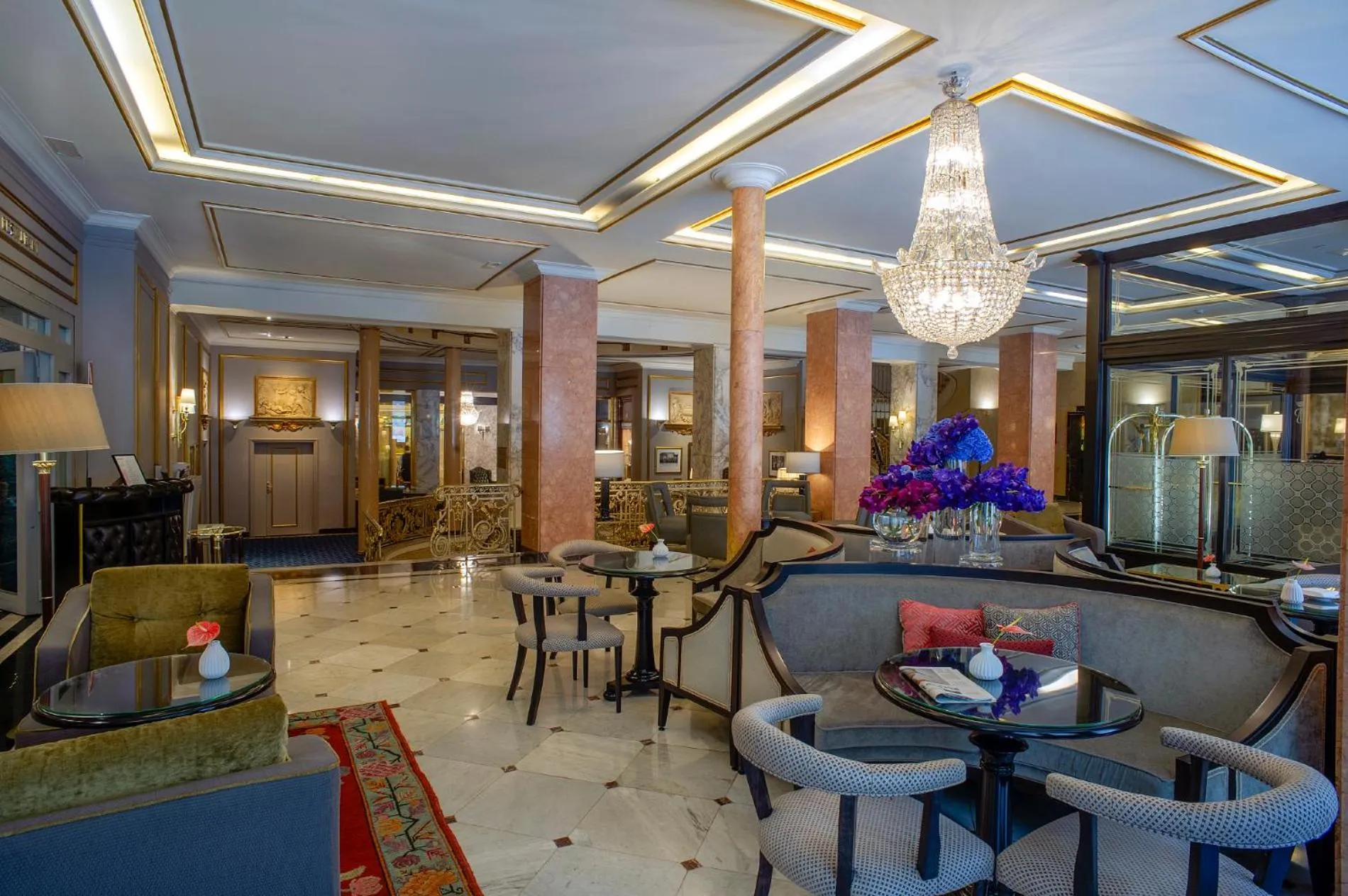 Lobby or reception in El Avenida Palace