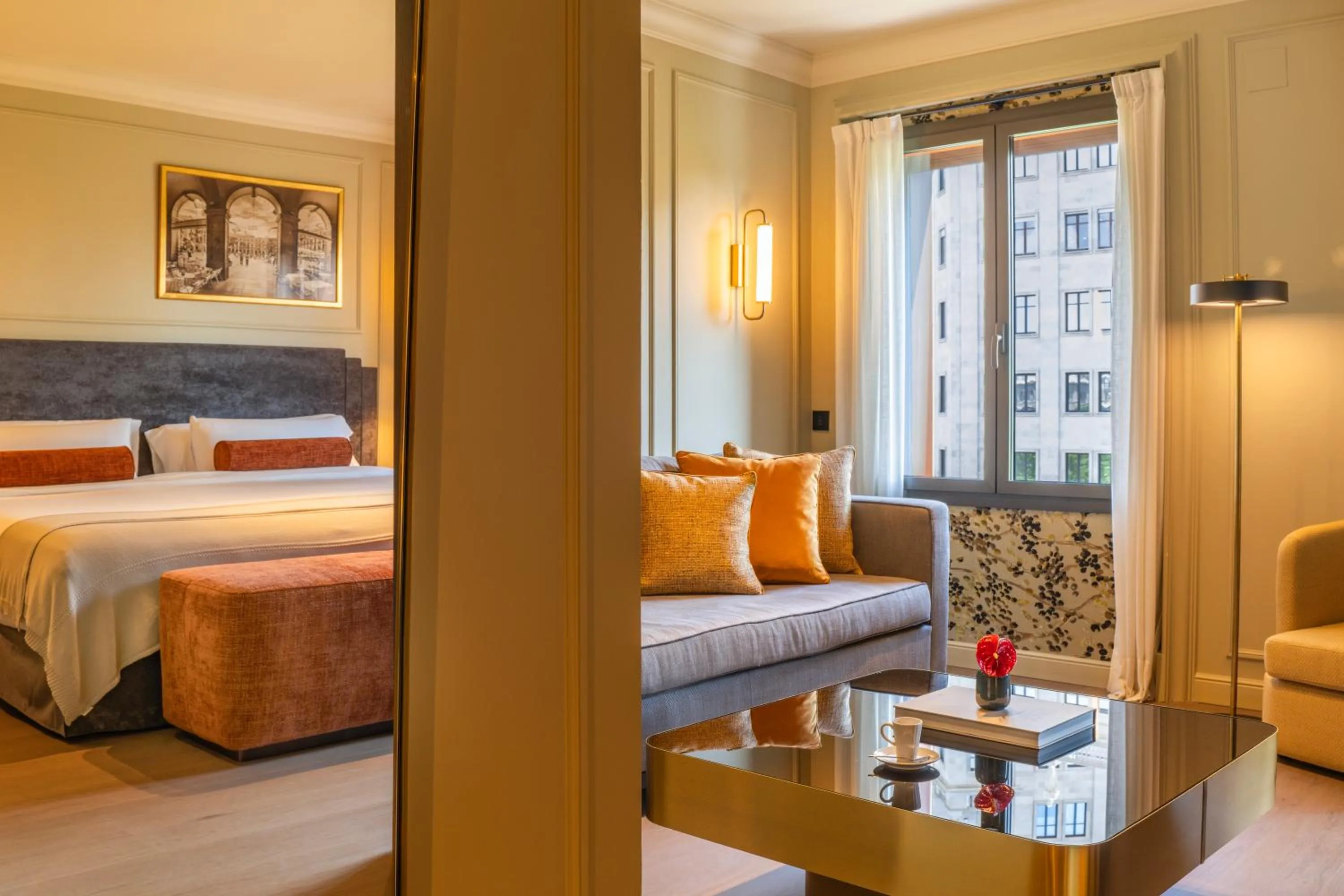 Living room, Bed in El Avenida Palace