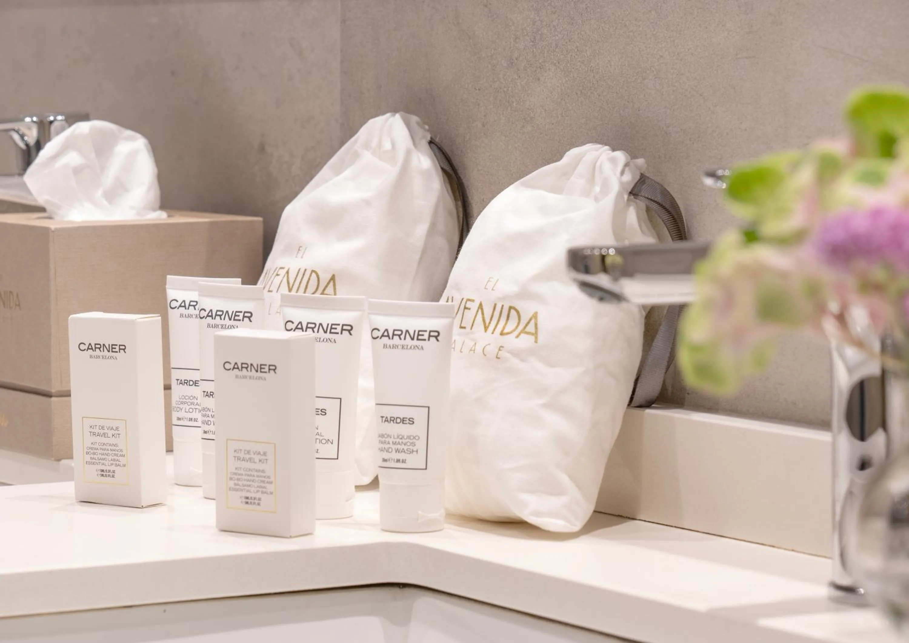 Bathroom in El Avenida Palace