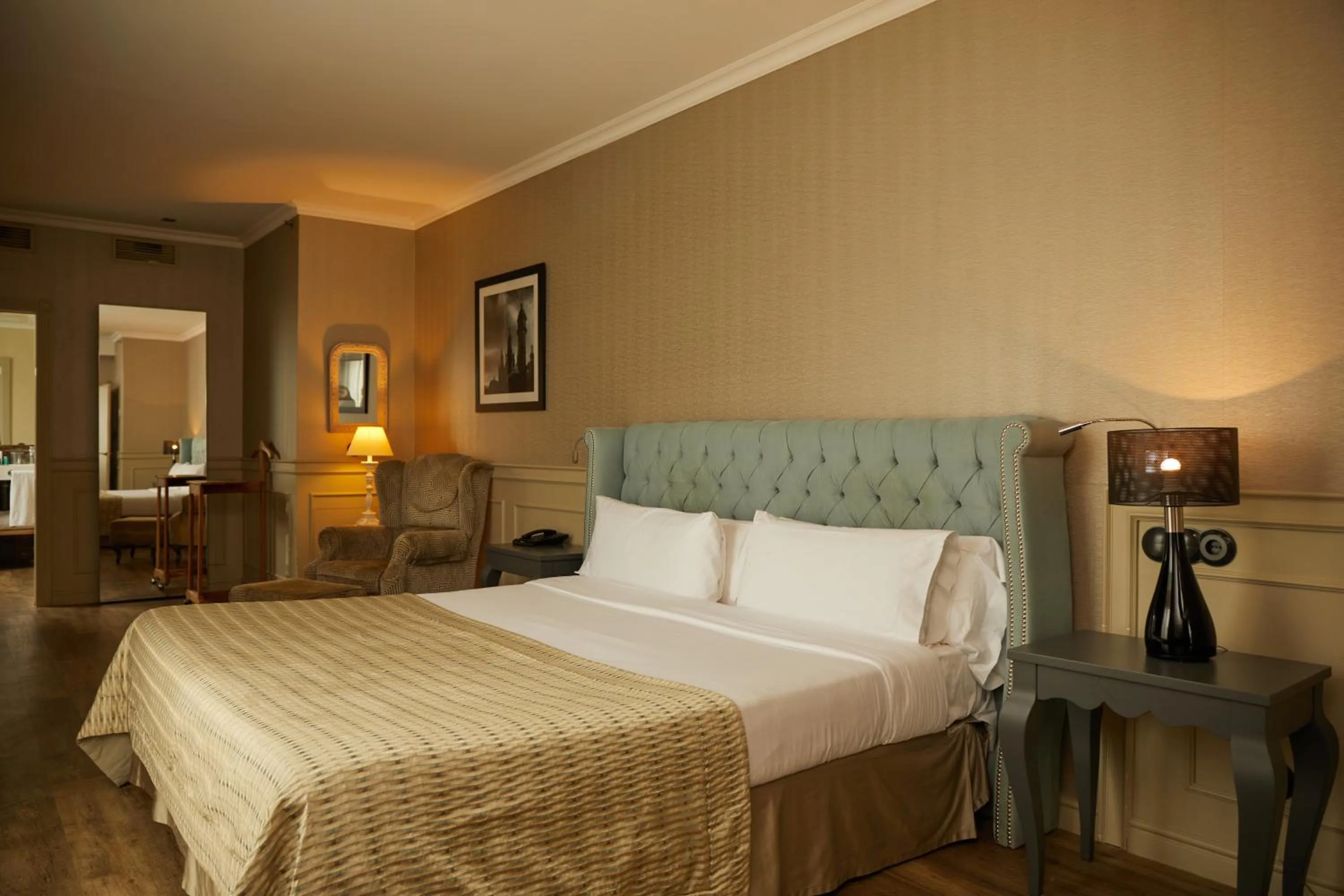 Bed in El Avenida Palace