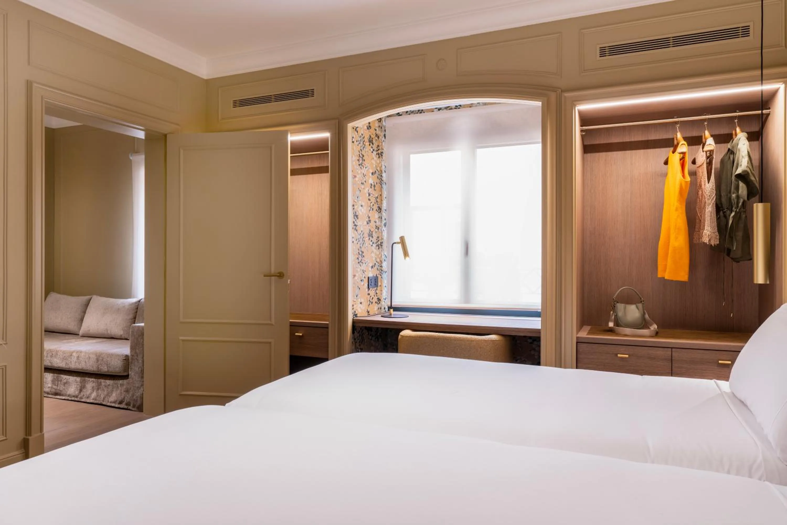 Bed in El Avenida Palace