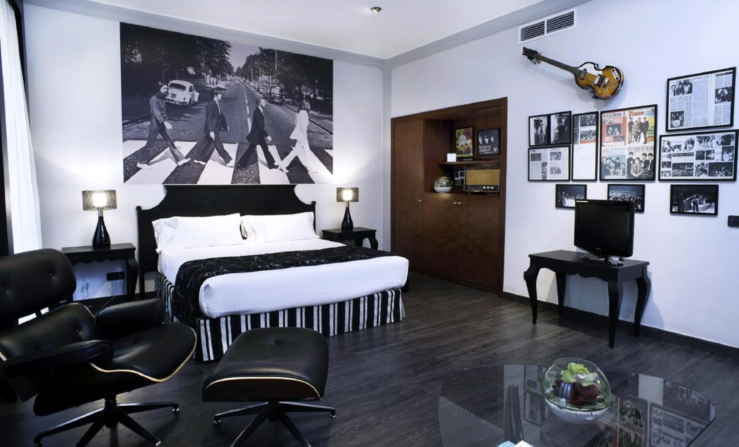 Bedroom in El Avenida Palace