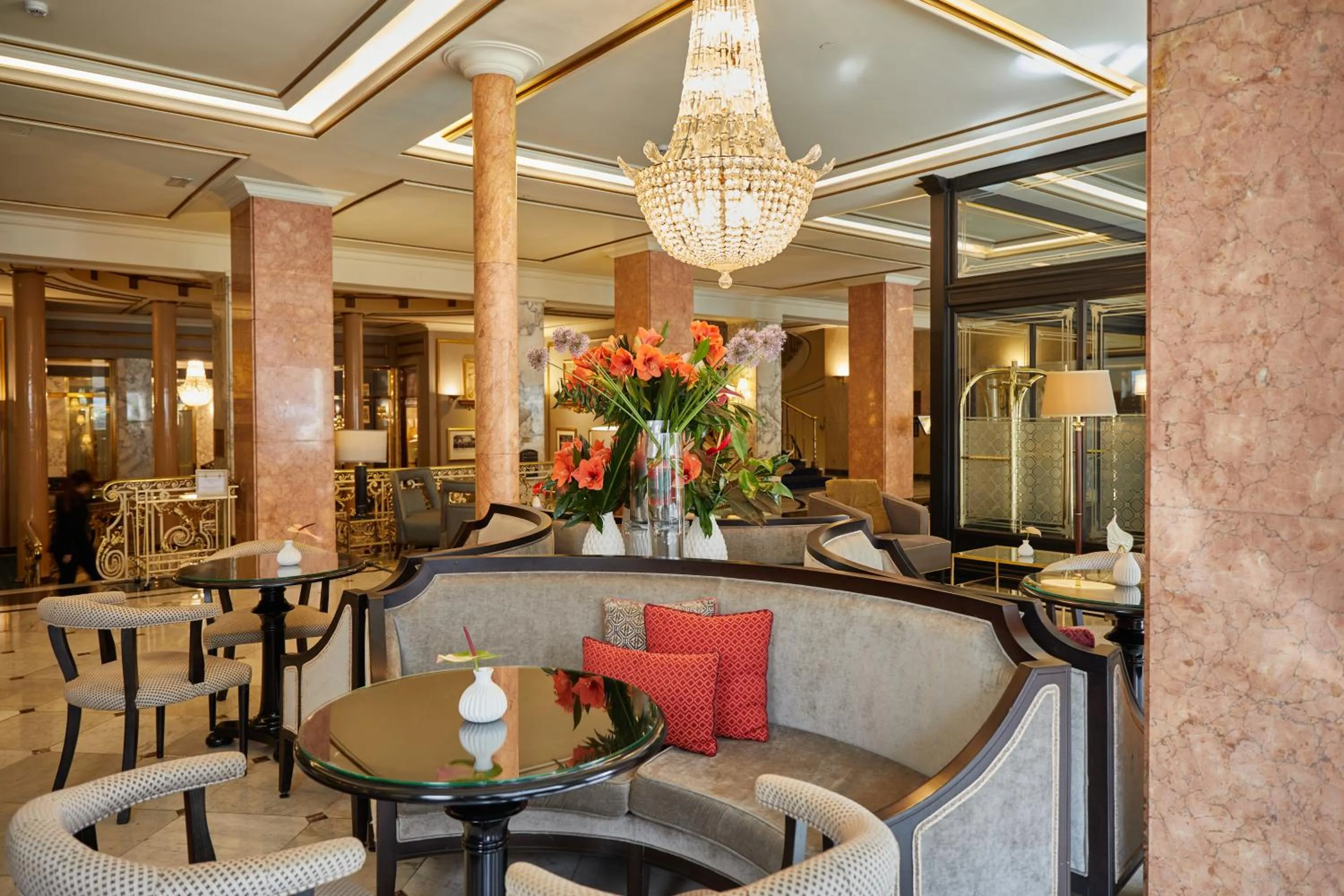 Lobby or reception in El Avenida Palace