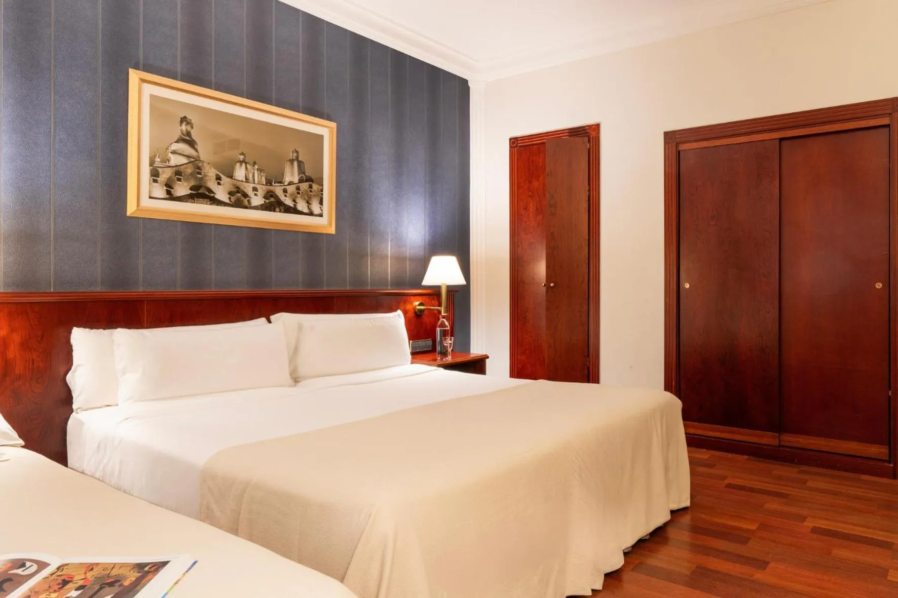 Bed in El Avenida Palace