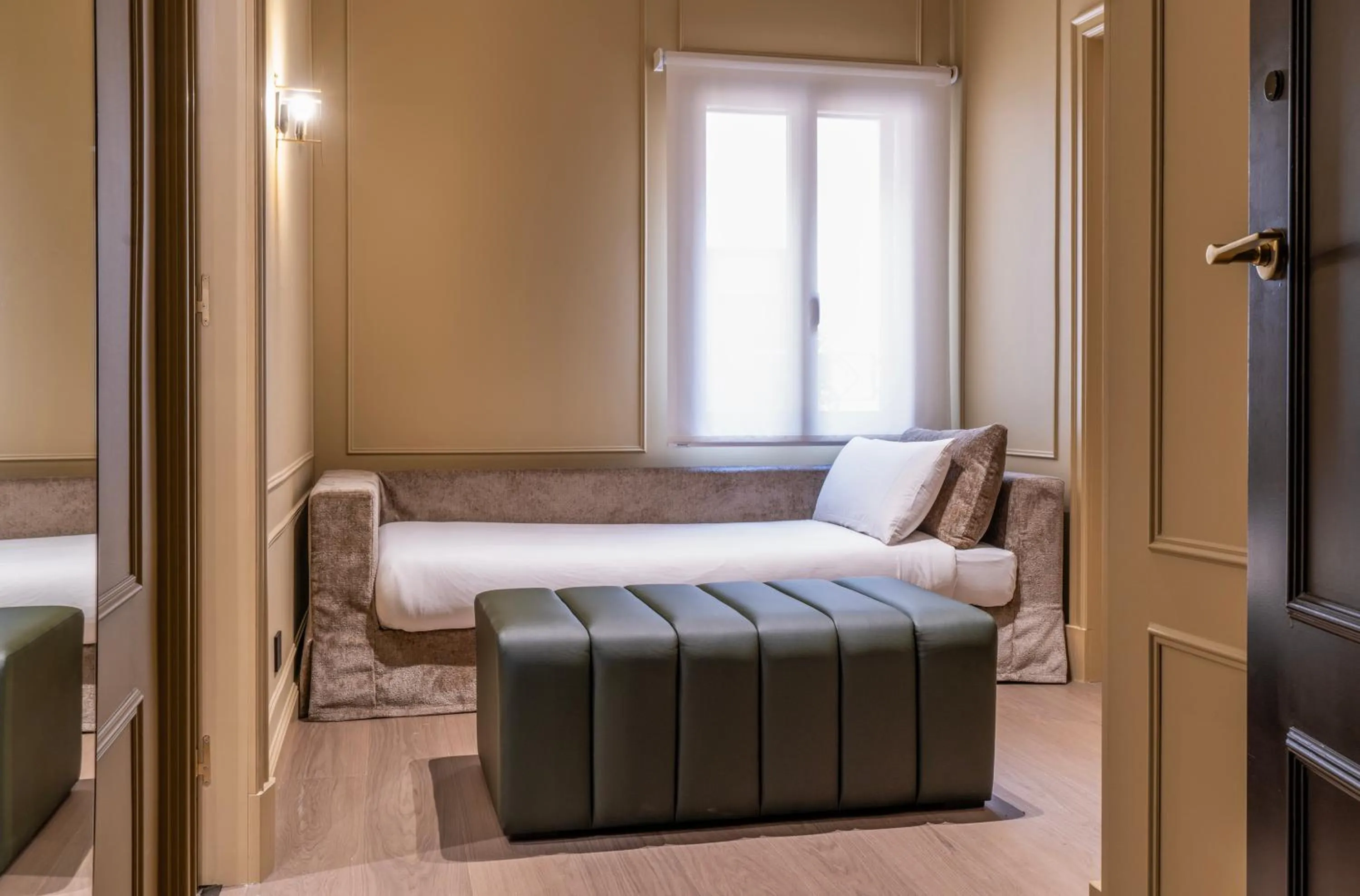 Bed in El Avenida Palace