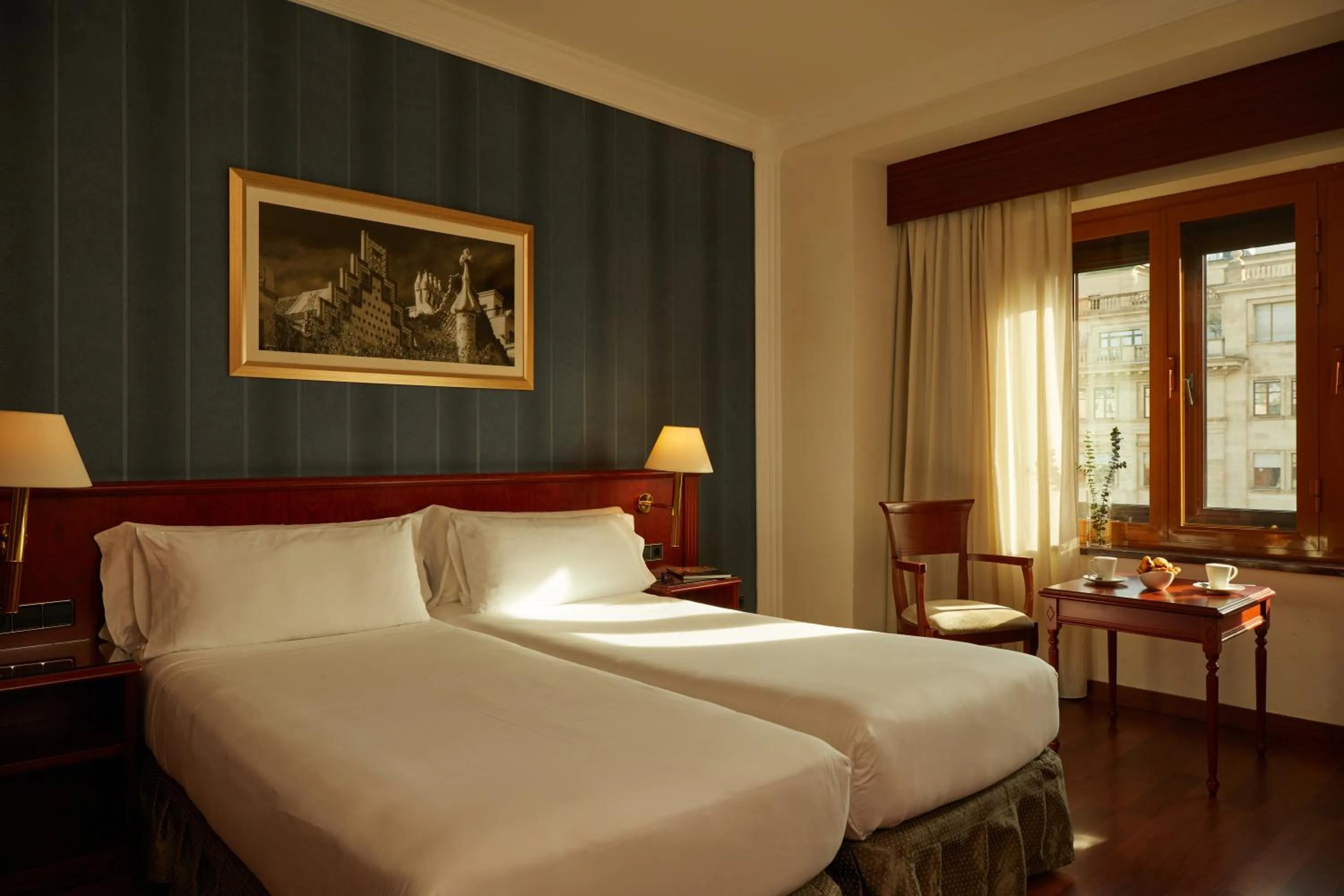 Photo of the whole room, Bed in El Avenida Palace