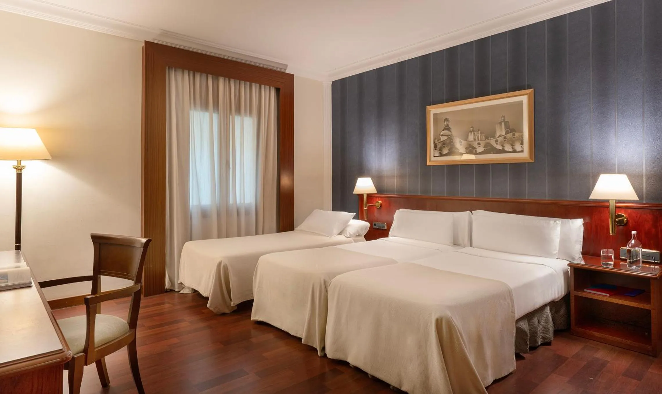 Bed in El Avenida Palace