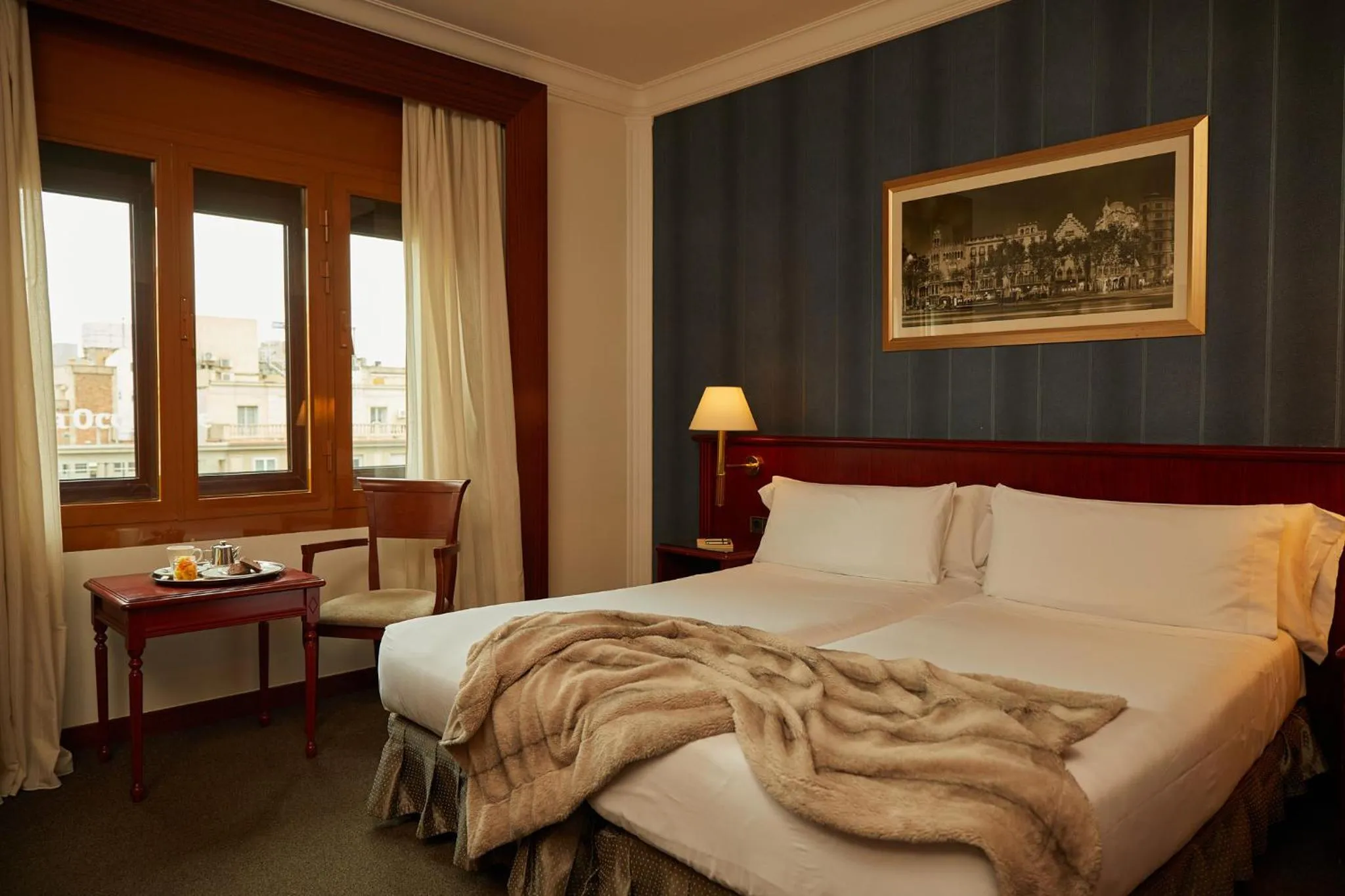 Bed in El Avenida Palace