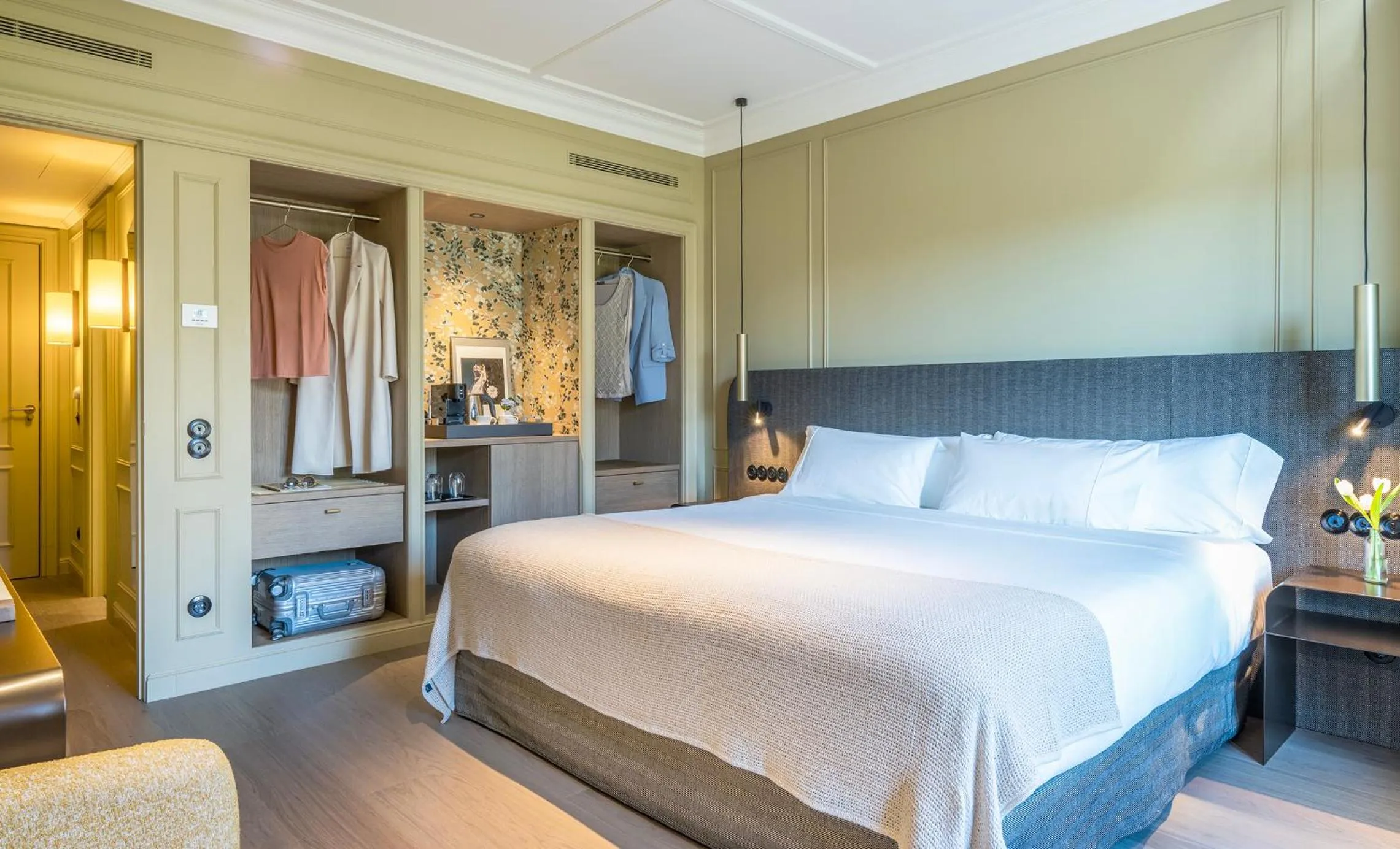 Bed in El Avenida Palace