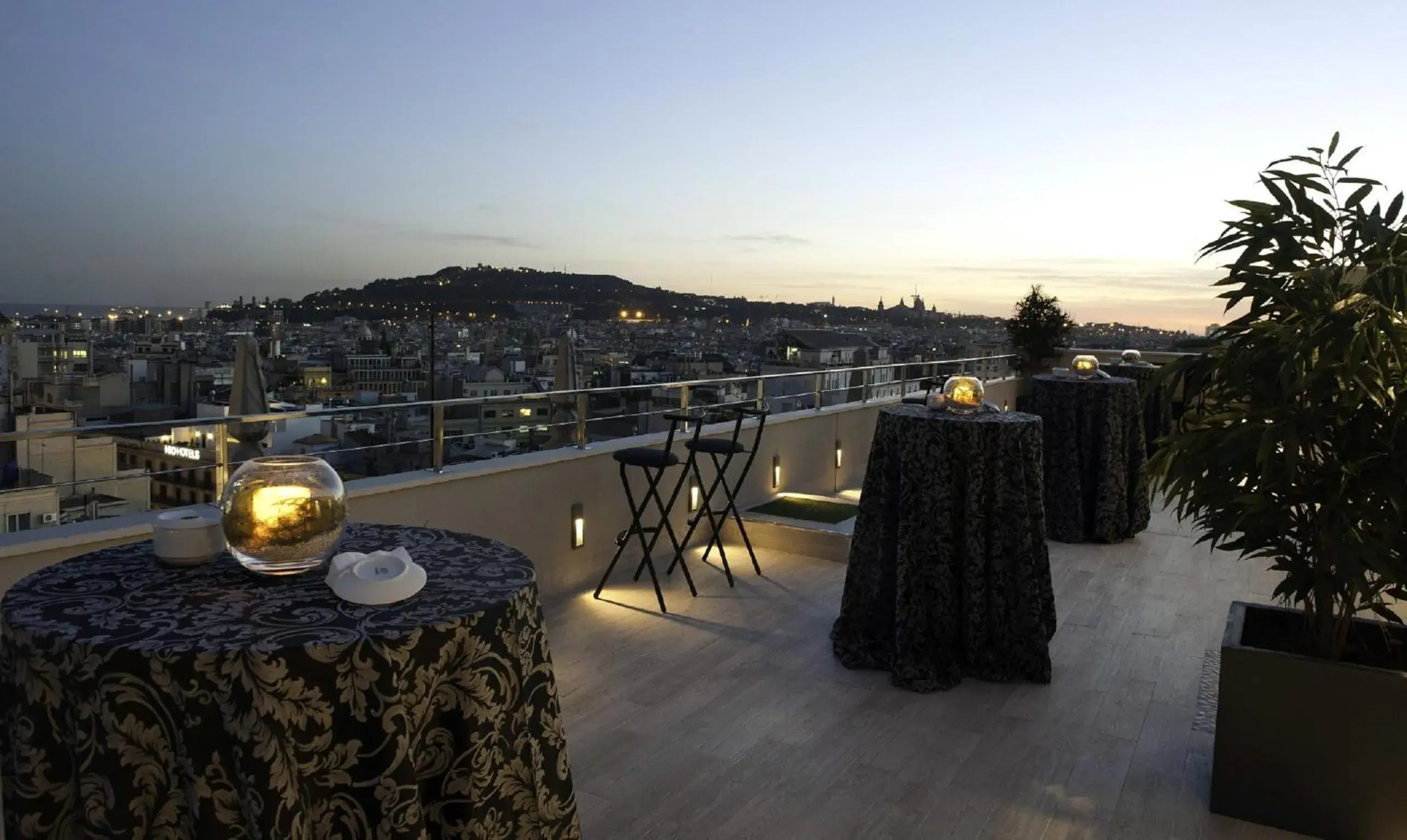 View (from property/room) in El Avenida Palace View (from property/room) in El Avenida Palace