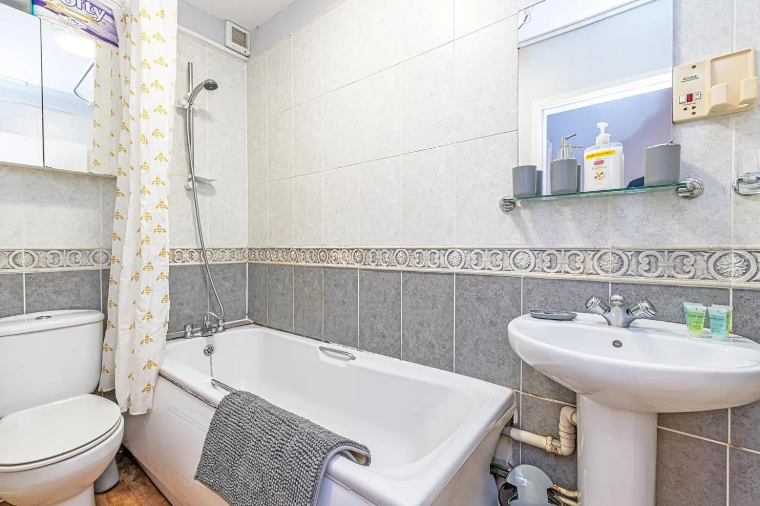 Bathroom in Bridge End Mill by Guestz