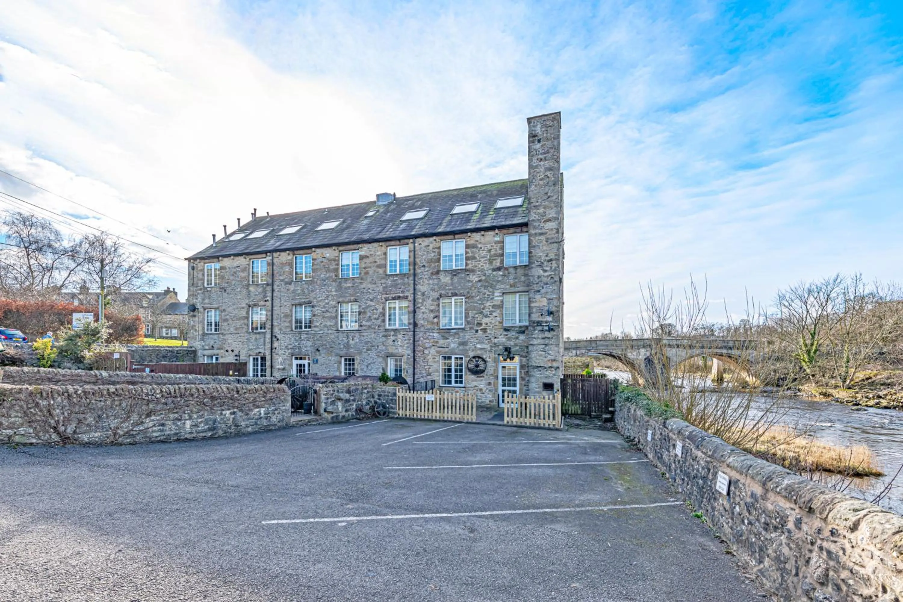 Property building in Bridge End Mill by Guestz