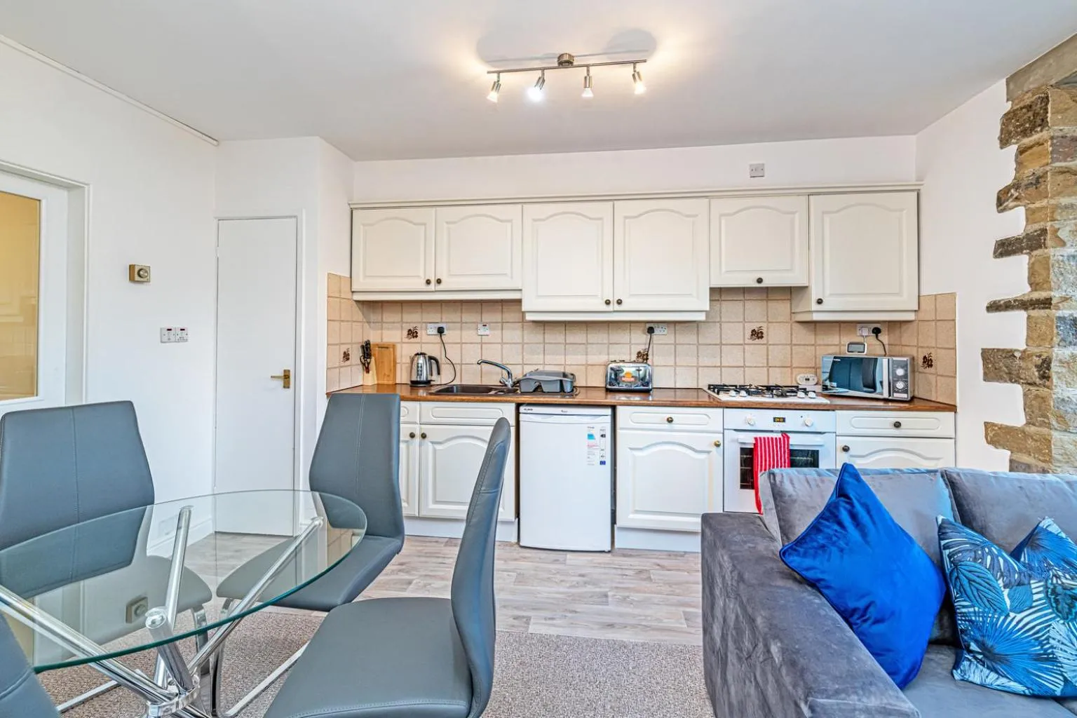 kitchen in Bridge End Mill by Guestz