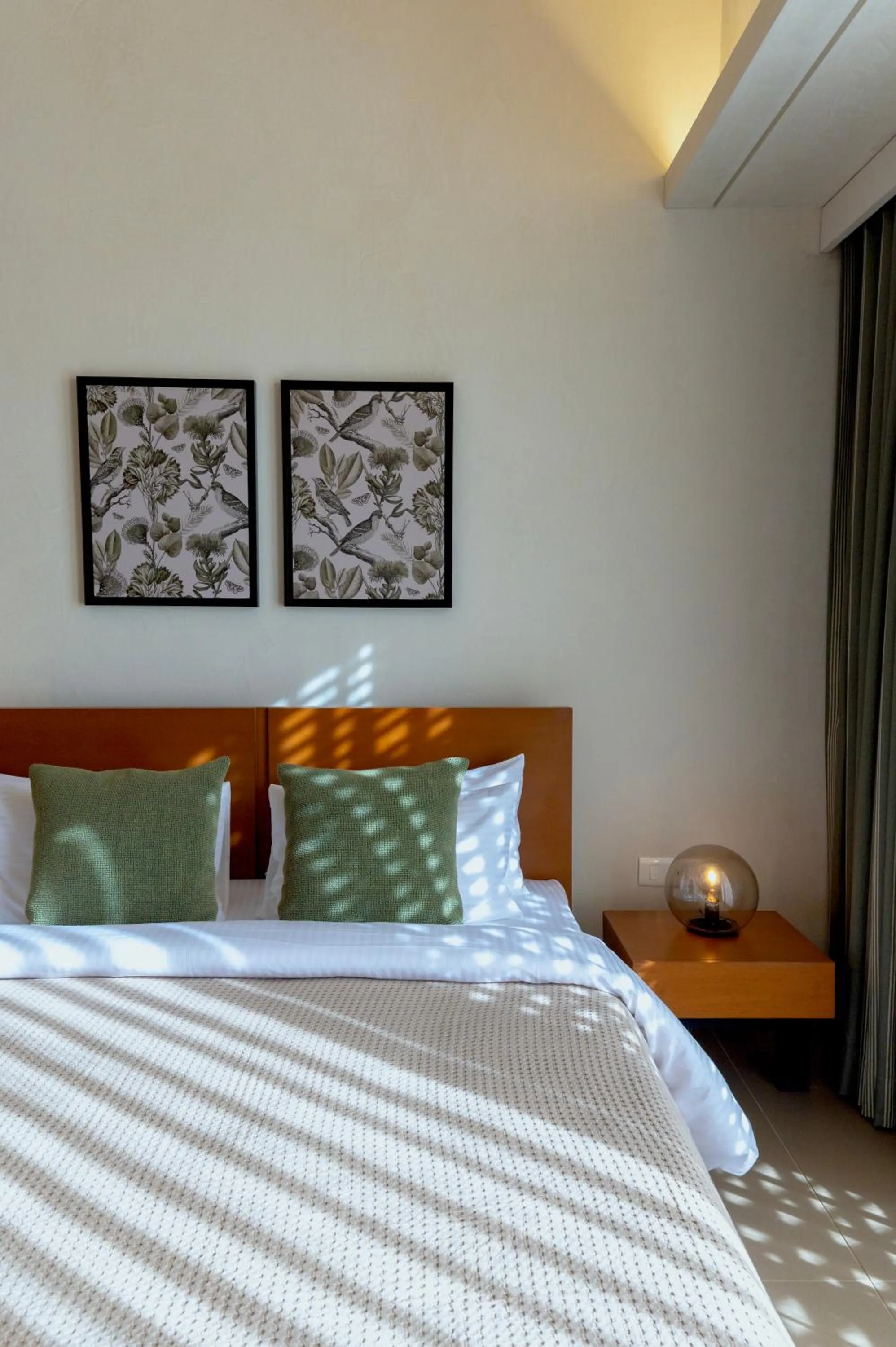 Bed in Life At REPOSE- Lake Villas Resort & Club