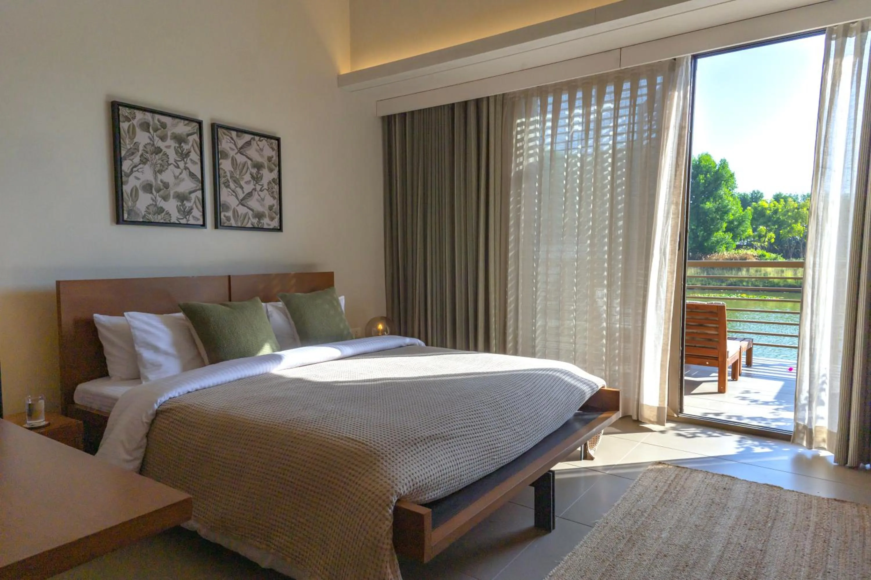 Bedroom, Bed in Life At REPOSE- Lake Villas Resort & Club