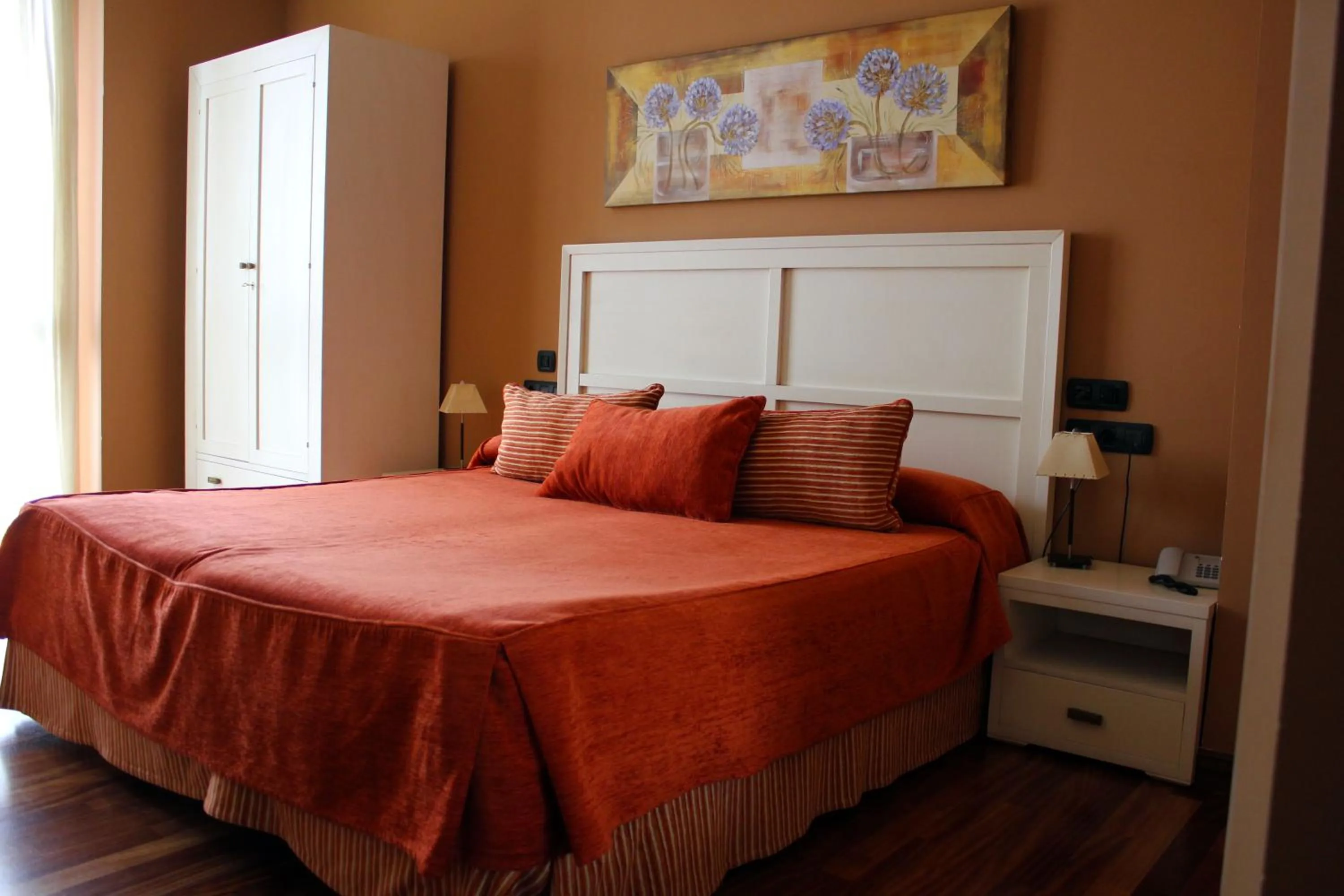 Photo of the whole room, Bed in Hotel Vinícola Real-200 Monges