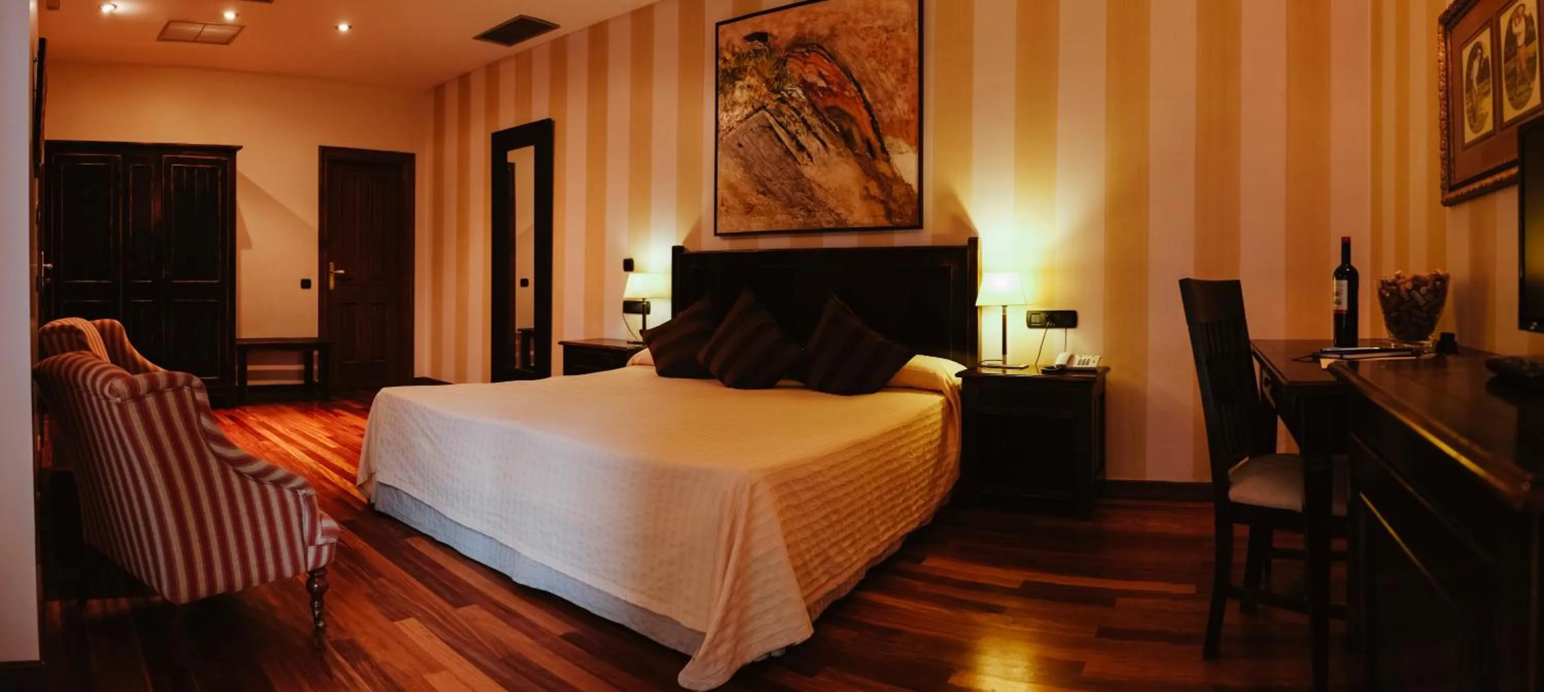 Photo of the whole room, Bed in Hotel Vinícola Real-200 Monges