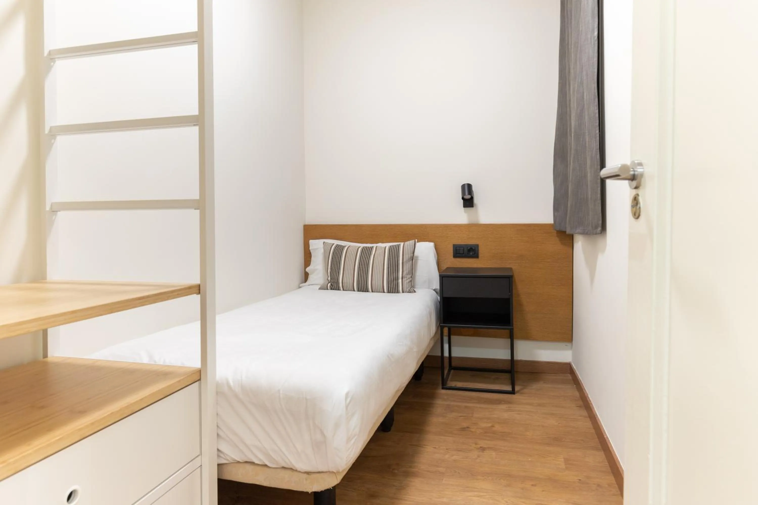 Bed in Atica Apartments - by Weflating