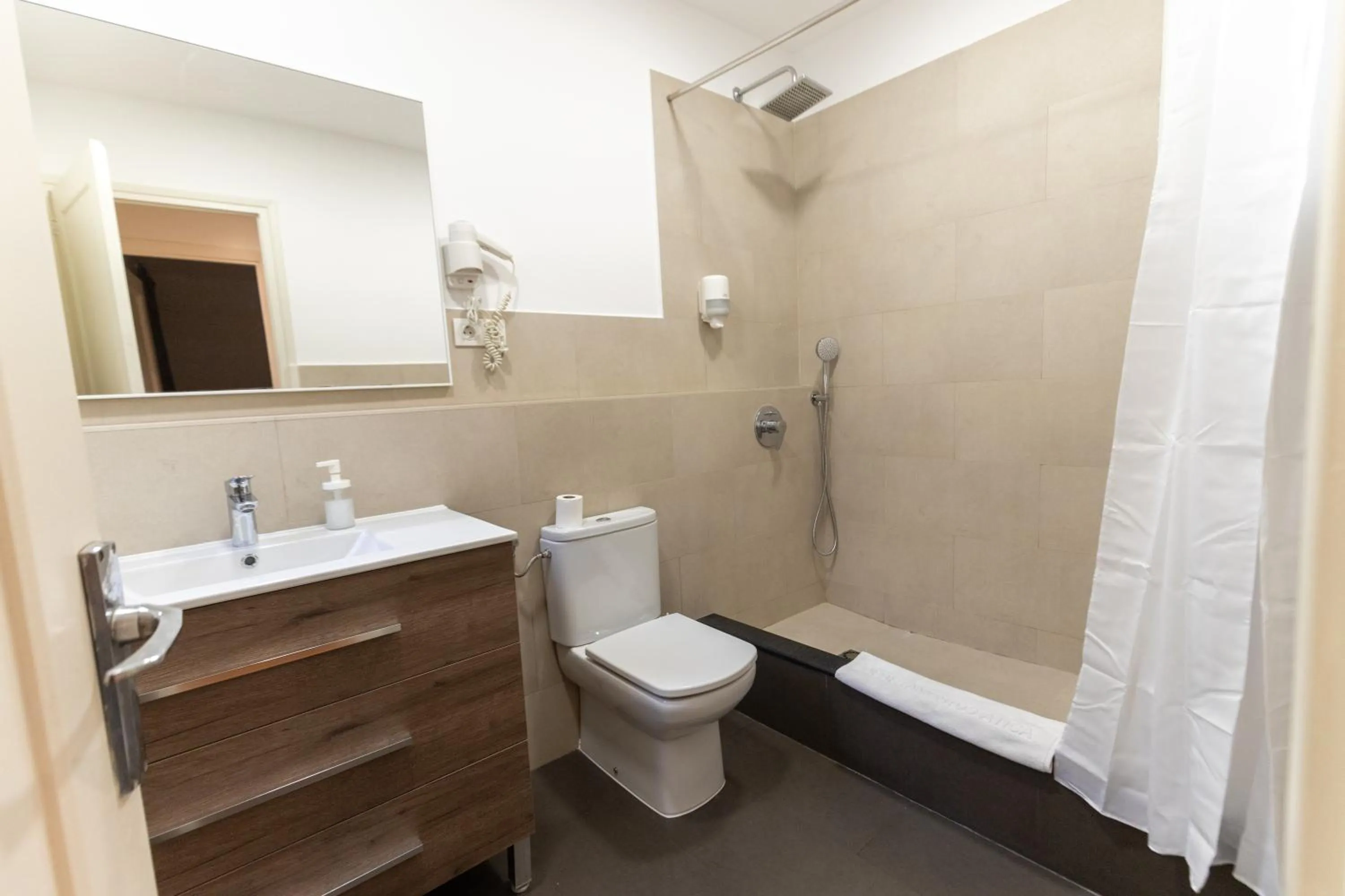 Shower in Atica Apartments - by Weflating