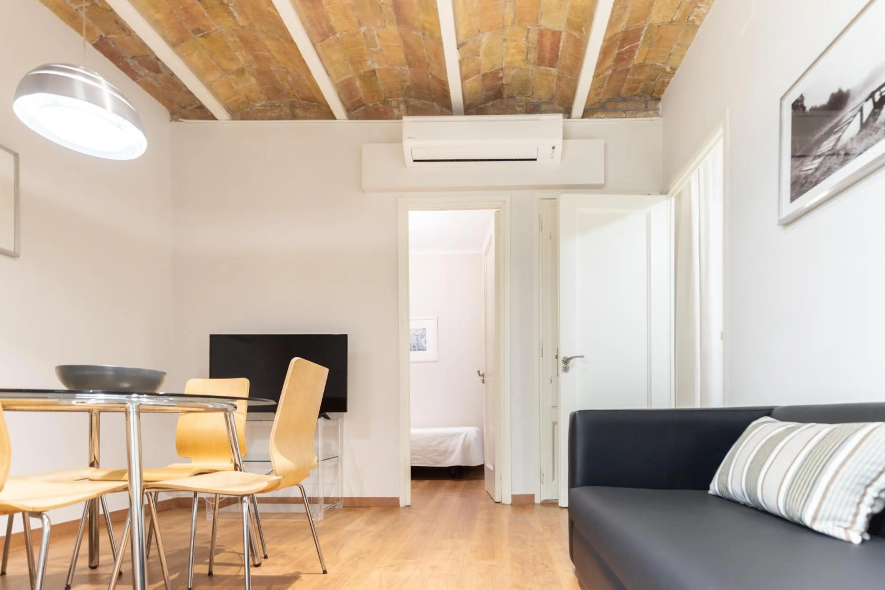 TV and multimedia in Atica Apartments - by Weflating