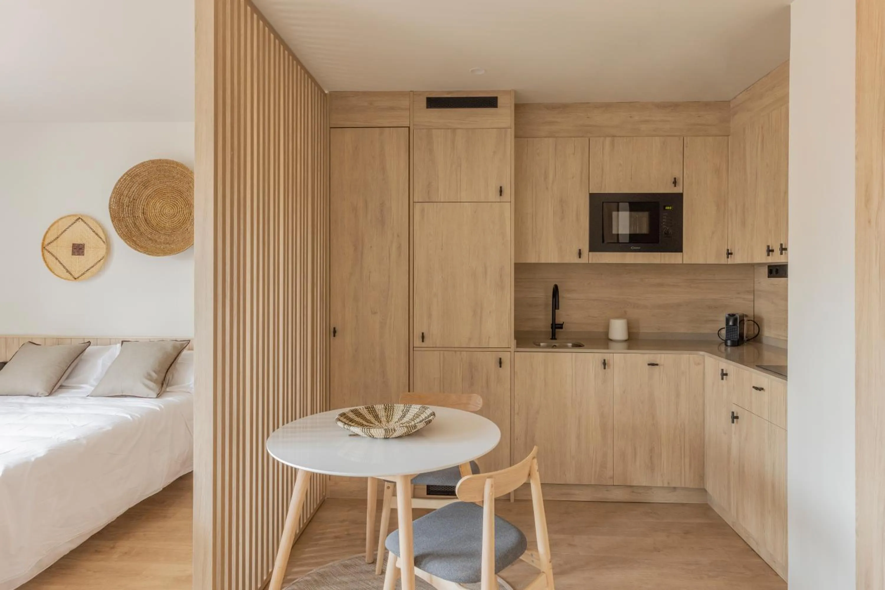 Dining area, Bed in Líbere Barcelona Sant Antoni