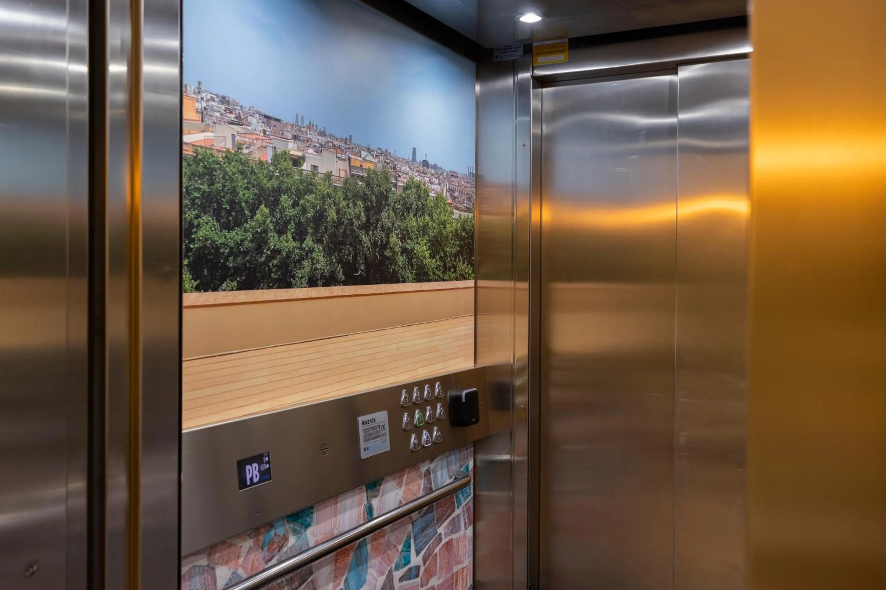 elevator in Líbere Barcelona Sant Antoni