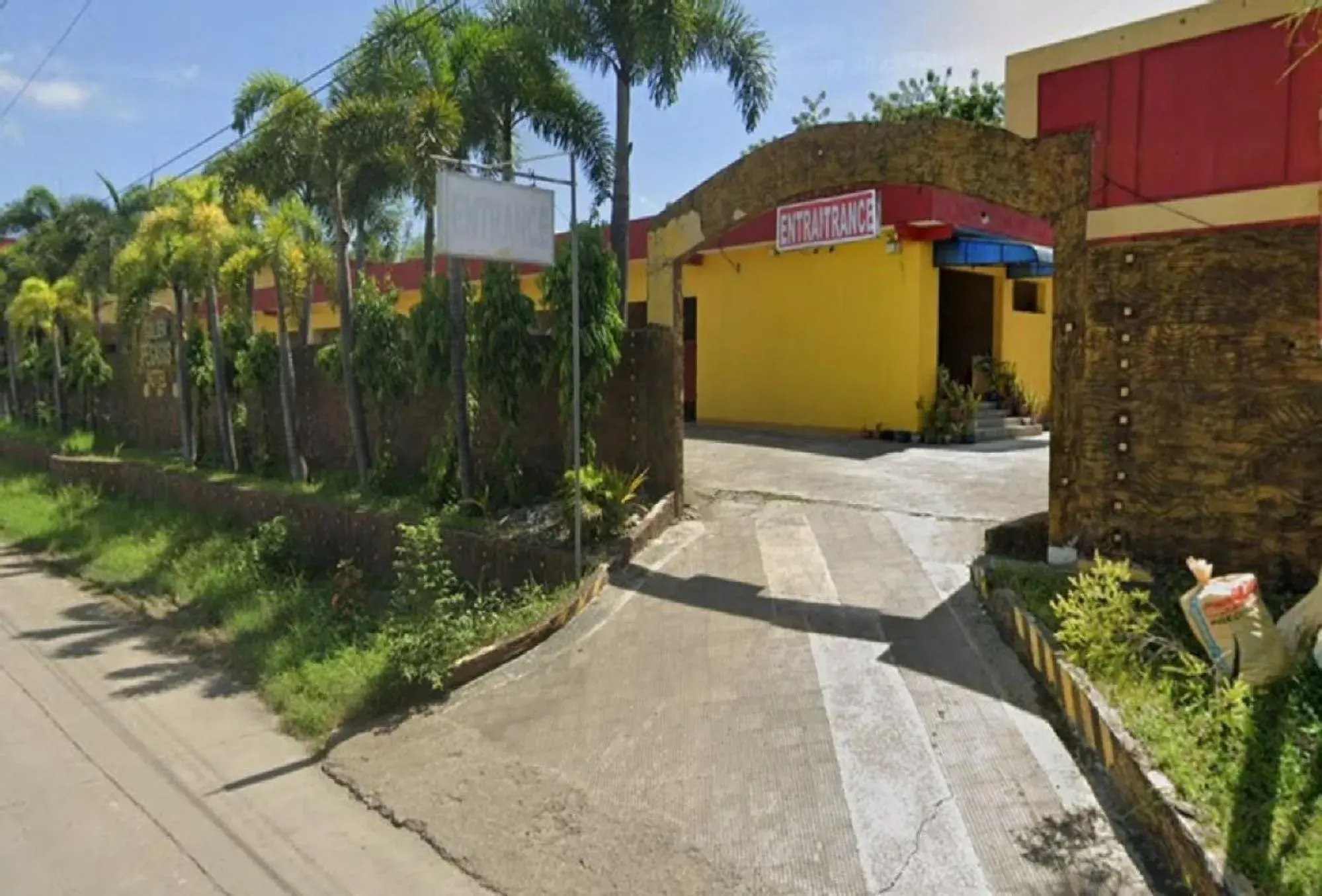 Property building in Golden Pegasus Hotel La Union by RedDoorz Property building in Golden Pegasus Hotel La Union by RedDoorz