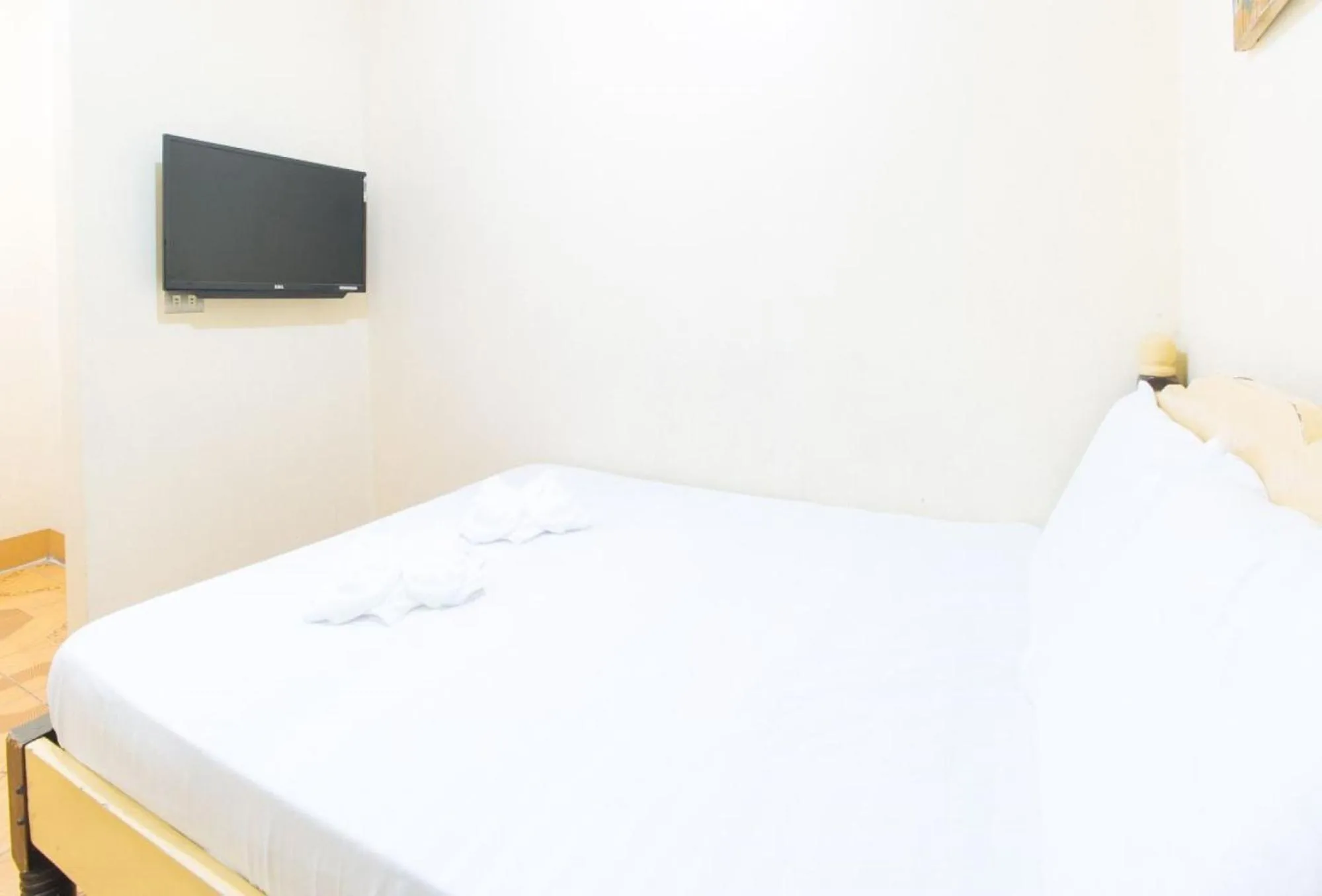 Bed in Golden Pegasus Hotel La Union by RedDoorz