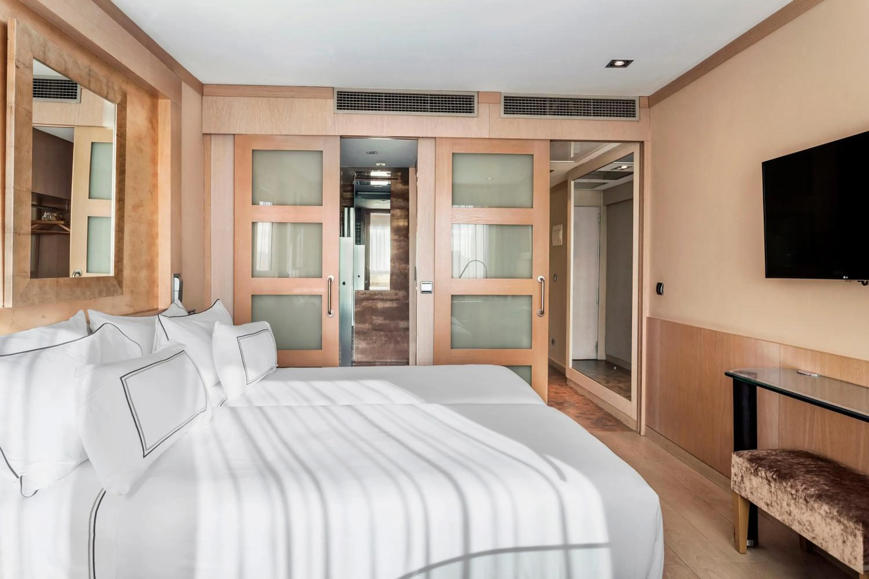 Bed in Melia Madrid Princesa