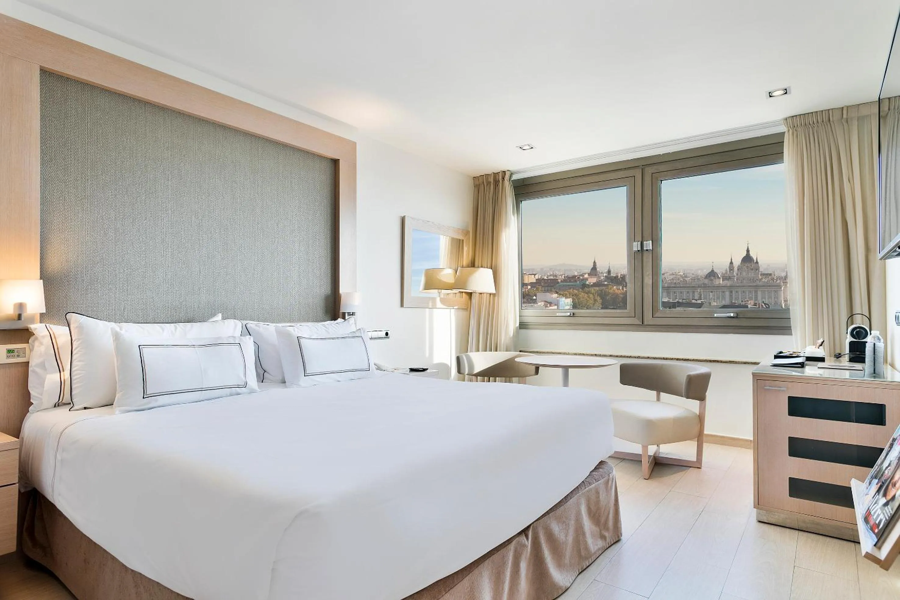 Bed in Melia Madrid Princesa