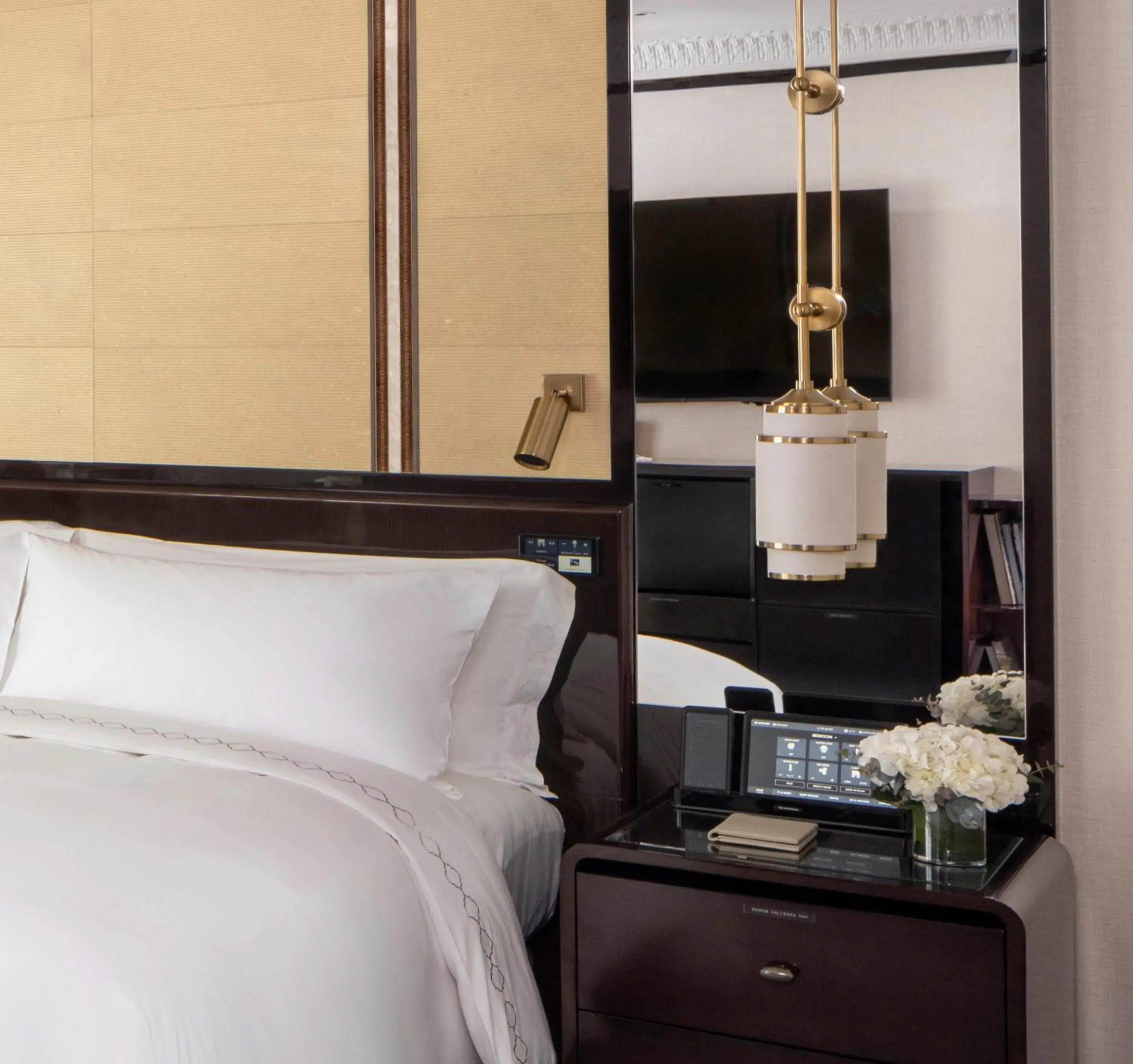 Bed in The Peninsula Istanbul Bed in The Peninsula Istanbul