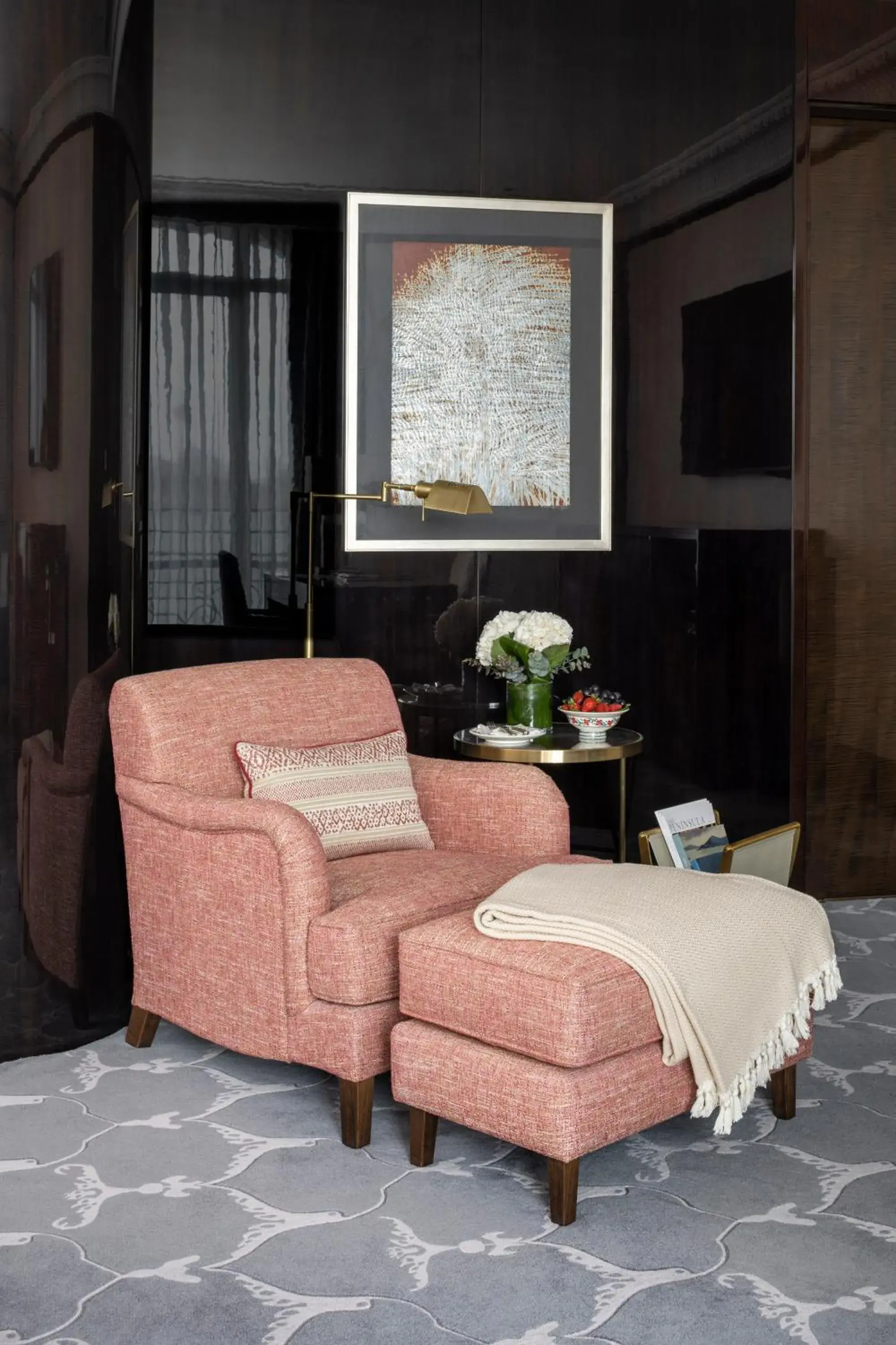 Living room in The Peninsula Istanbul Living room in The Peninsula Istanbul