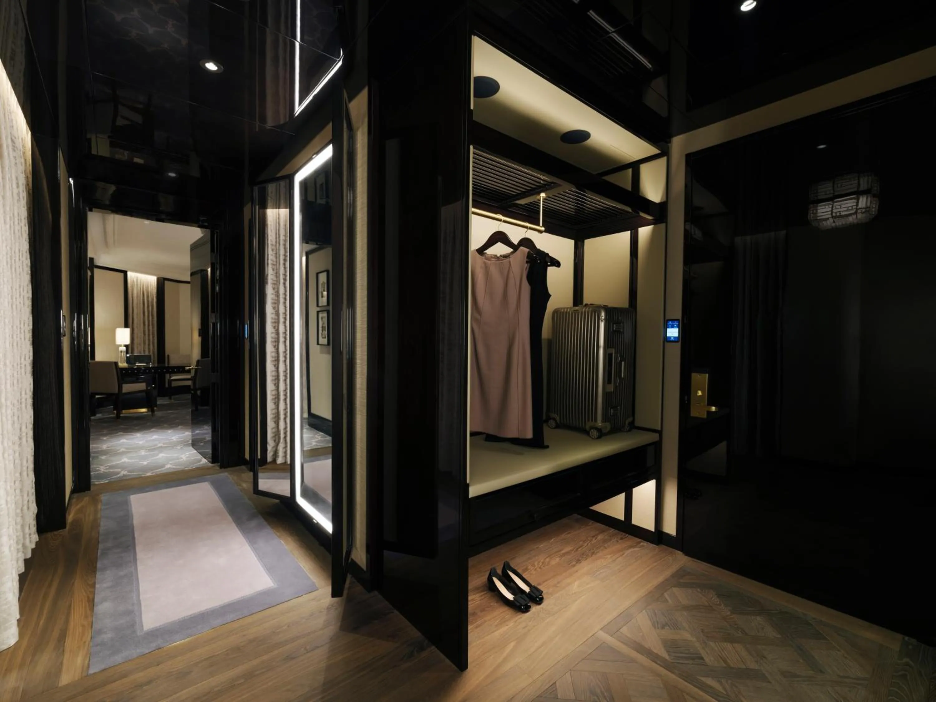 wardrobe in The Peninsula Istanbul